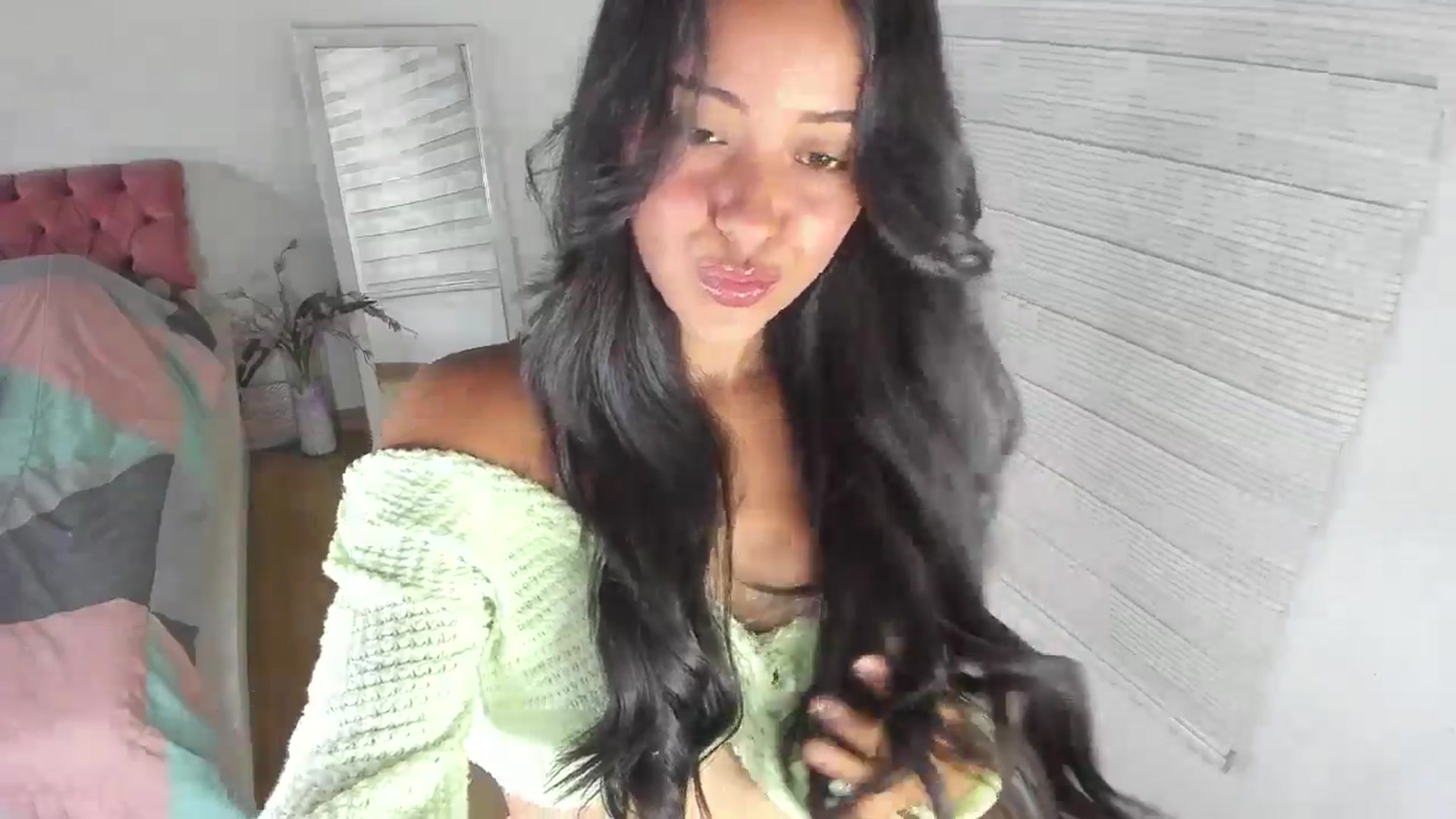 Gallery image thumbnail from ImBella_'s myfreecams stream on, 03/04/2026, 19:10 image 2 of 20