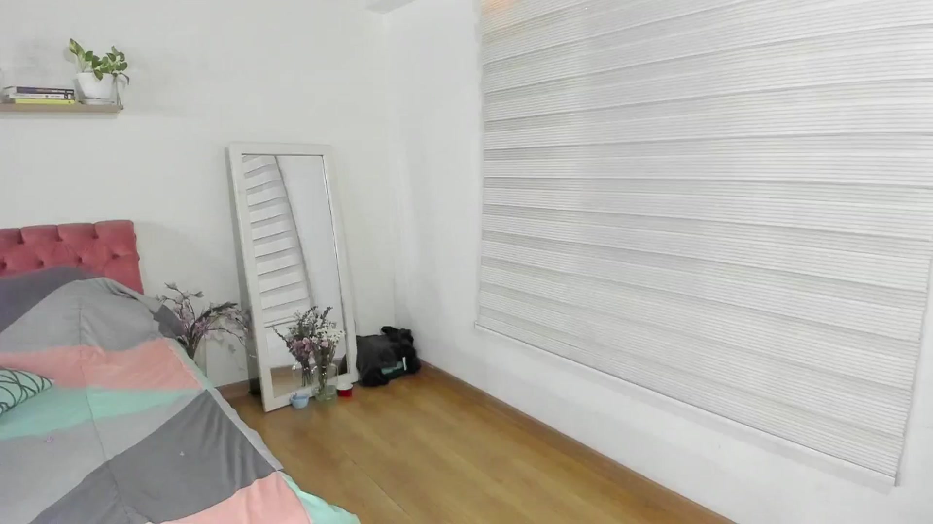 Gallery image thumbnail from ImBella_'s myfreecams stream on, 03/15/2026, 22:52 image 15 of 20