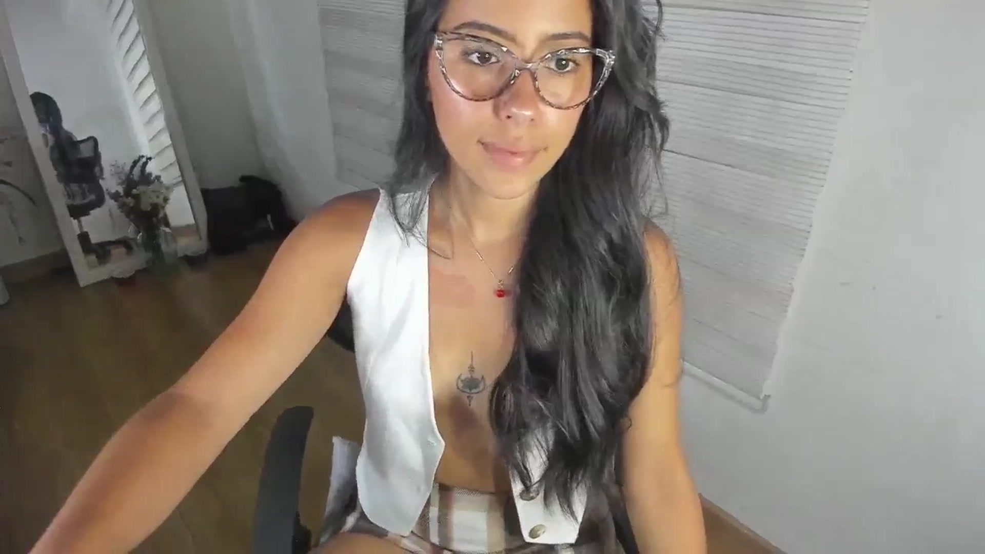 Gallery image thumbnail from ImBella_'s myfreecams stream on, 03/17/2026, 24:22 image 19 of 20