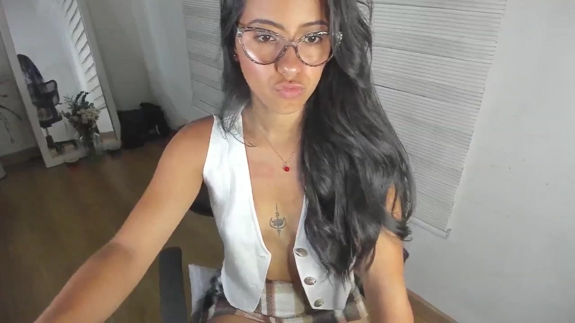 Gallery image thumbnail from ImBella_'s myfreecams stream on, 03/17/2026, 24:22 image 17 of 20