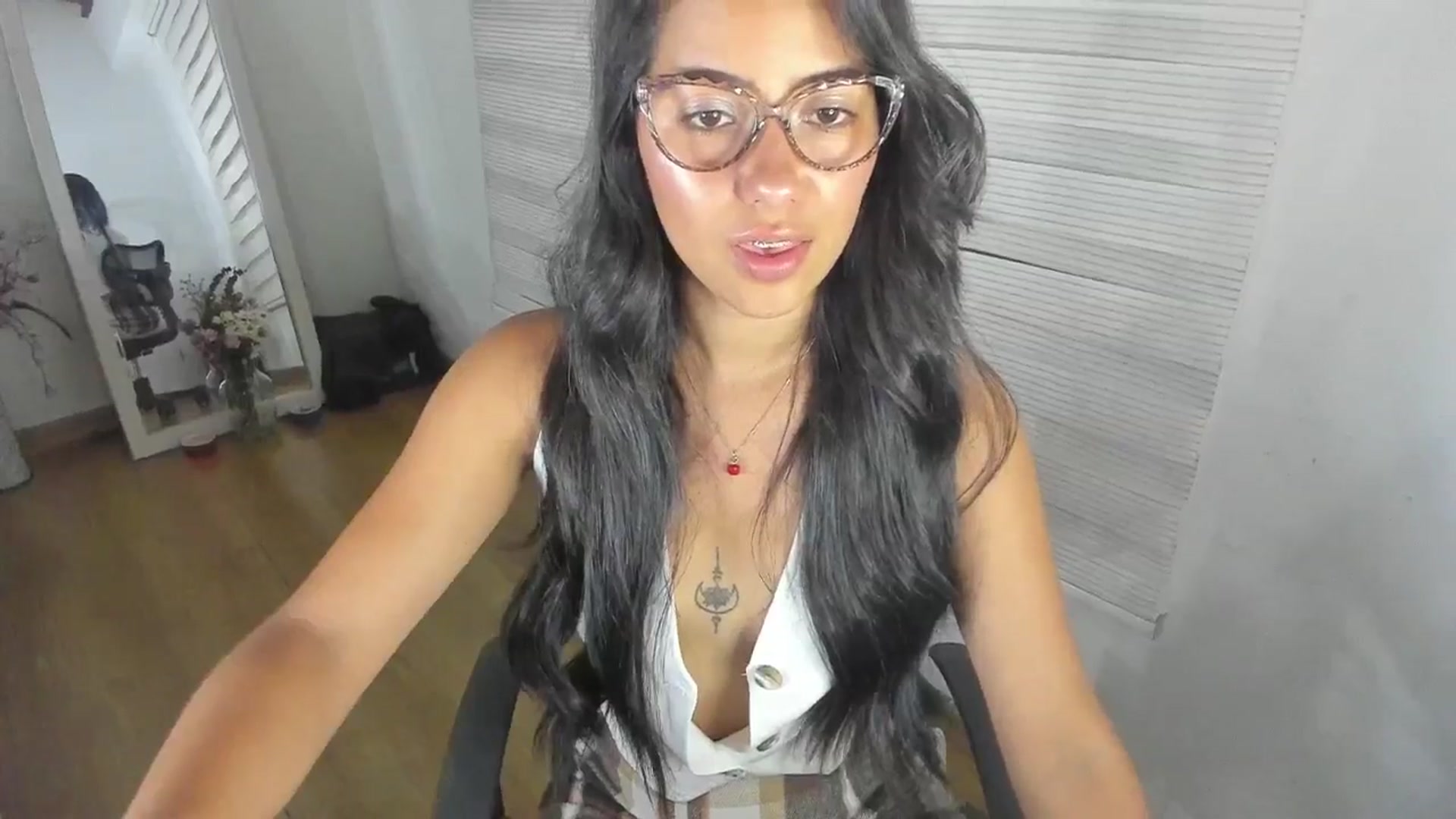 Gallery image thumbnail from ImBella_'s myfreecams stream on, 03/17/2026, 24:22 image 4 of 20
