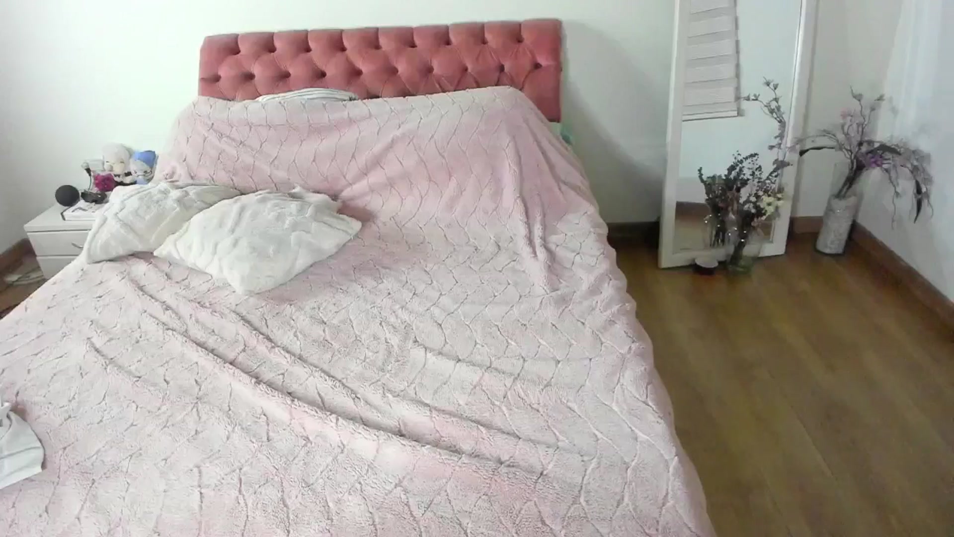 Gallery image thumbnail from ImBella_'s myfreecams stream on, 03/25/2026, 20:05 image 3 of 20