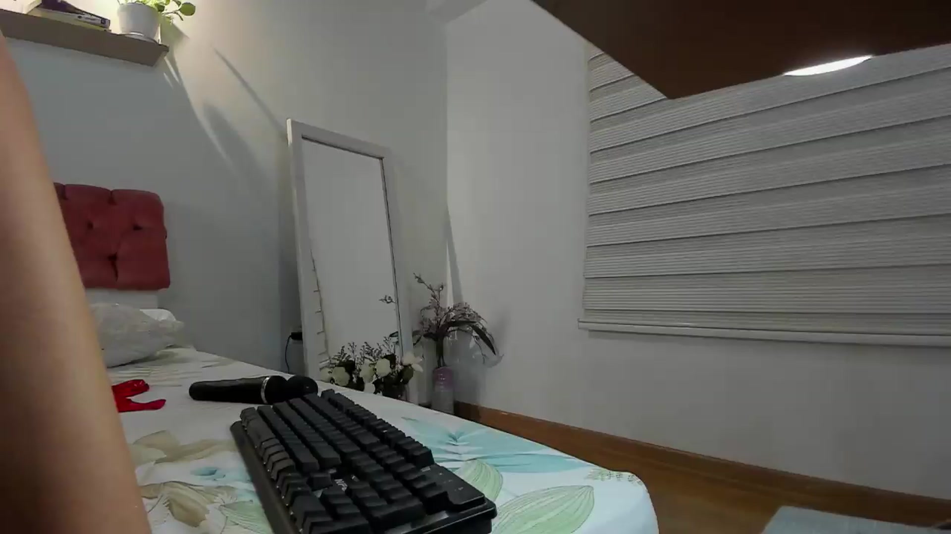 Gallery image thumbnail from ImBella_'s myfreecams stream on, 05/18/2026, 03:16 image 18 of 20