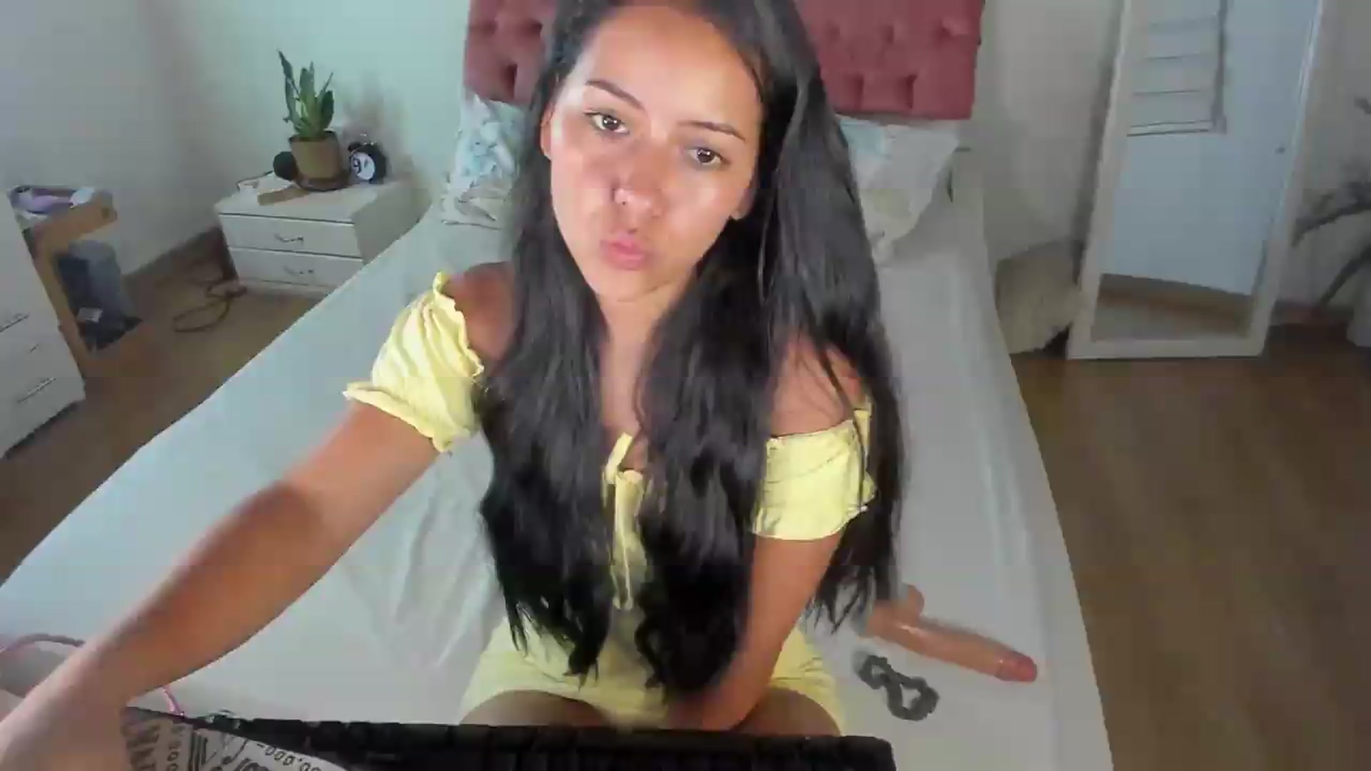 Gallery image thumbnail from ImBella_'s myfreecams stream on, 06/22/2026, 06:07 image 20 of 20