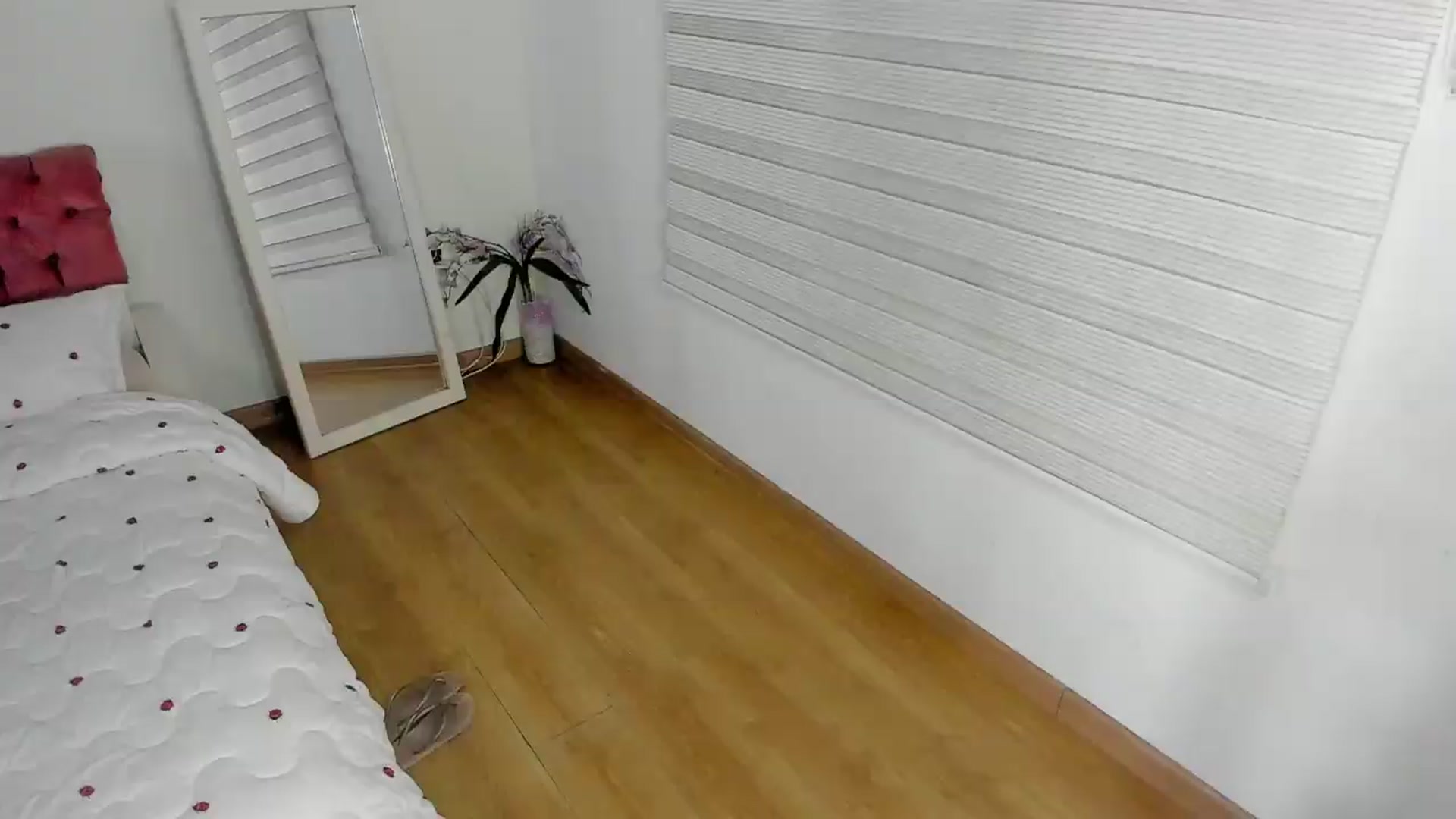 Gallery image thumbnail from ImBella_'s myfreecams stream on, 07/16/2026, 16:30 image 15 of 20