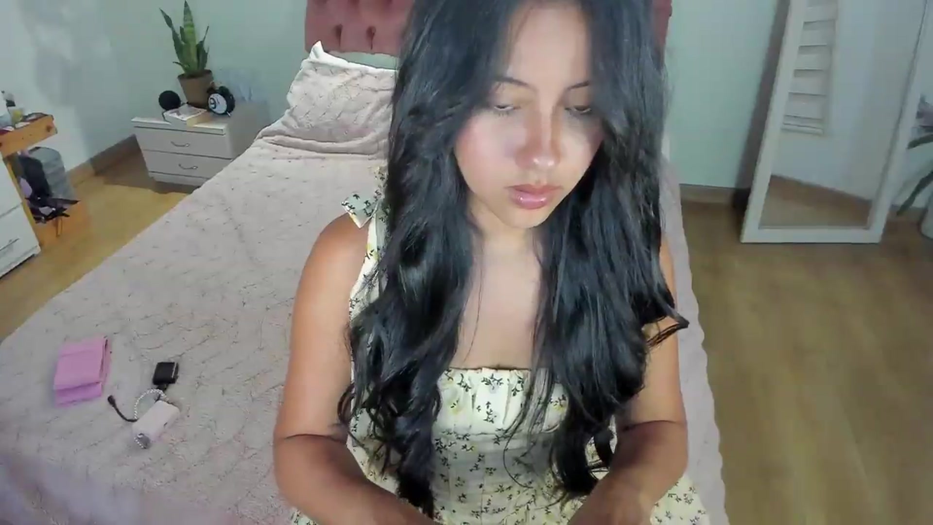 Gallery image thumbnail from ImBella_'s myfreecams stream on, 07/27/2026, 16:48 image 10 of 20