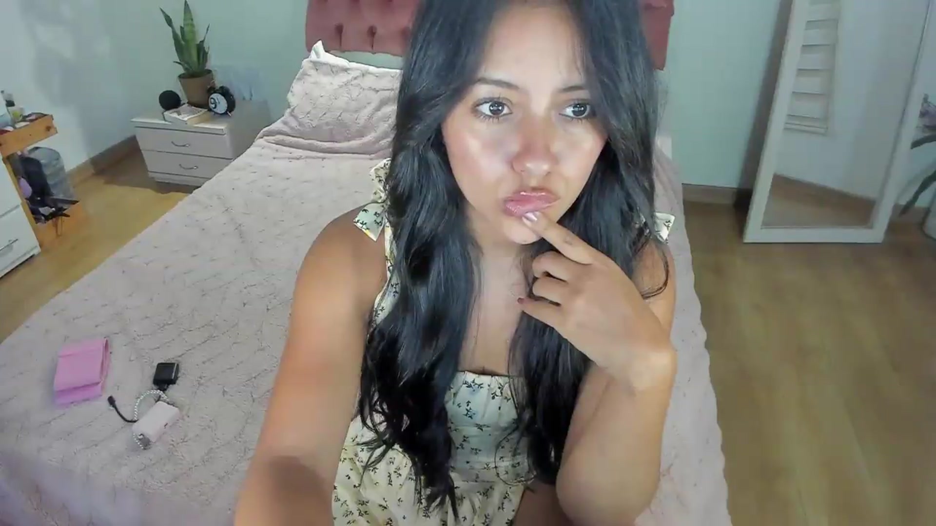 Gallery image thumbnail from ImBella_'s myfreecams stream on, 07/27/2026, 16:48 image 15 of 20