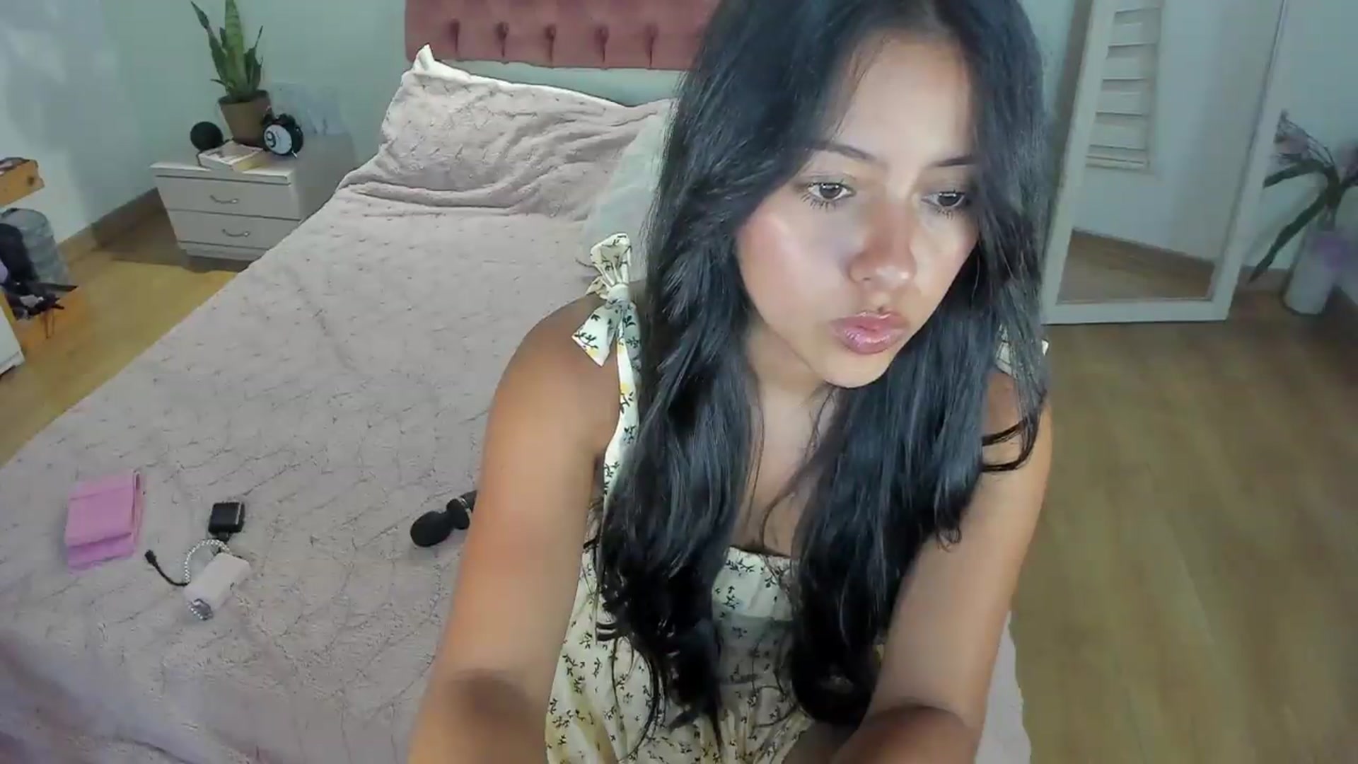 Gallery image thumbnail from ImBella_'s myfreecams stream on, 07/27/2026, 16:48 image 7 of 20