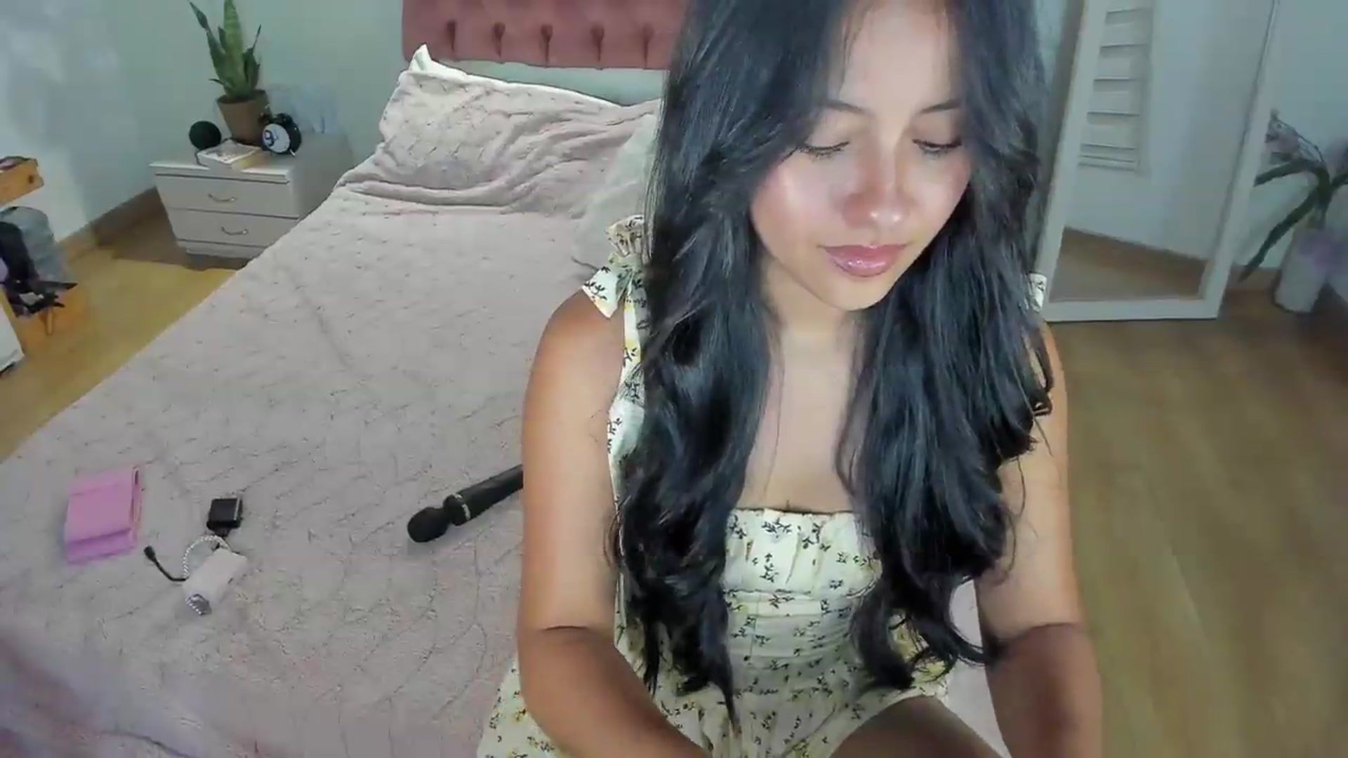 Gallery image thumbnail from ImBella_'s myfreecams stream on, 07/27/2026, 16:48 image 5 of 20