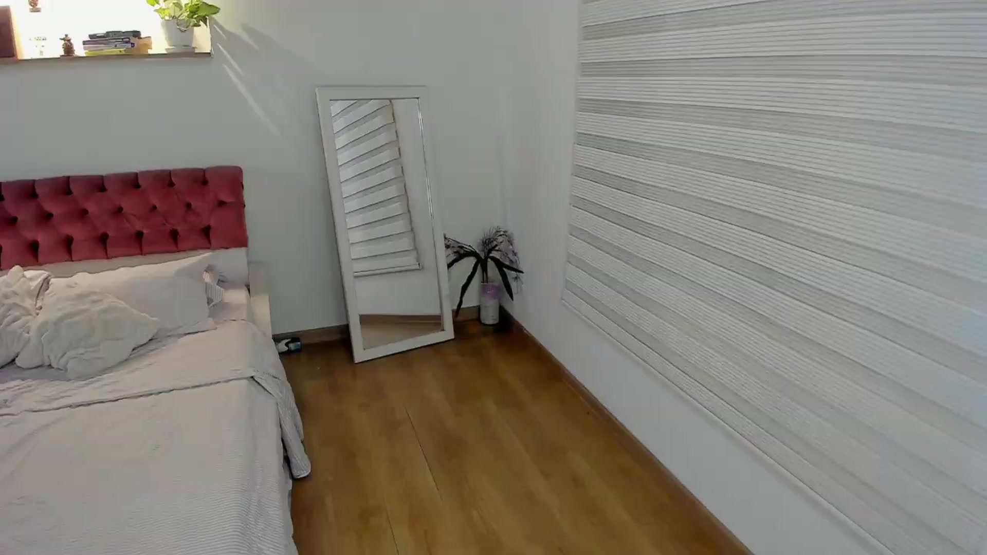 Gallery image thumbnail from ImBella_'s myfreecams stream on, 07/31/2026, 17:32 image 3 of 20