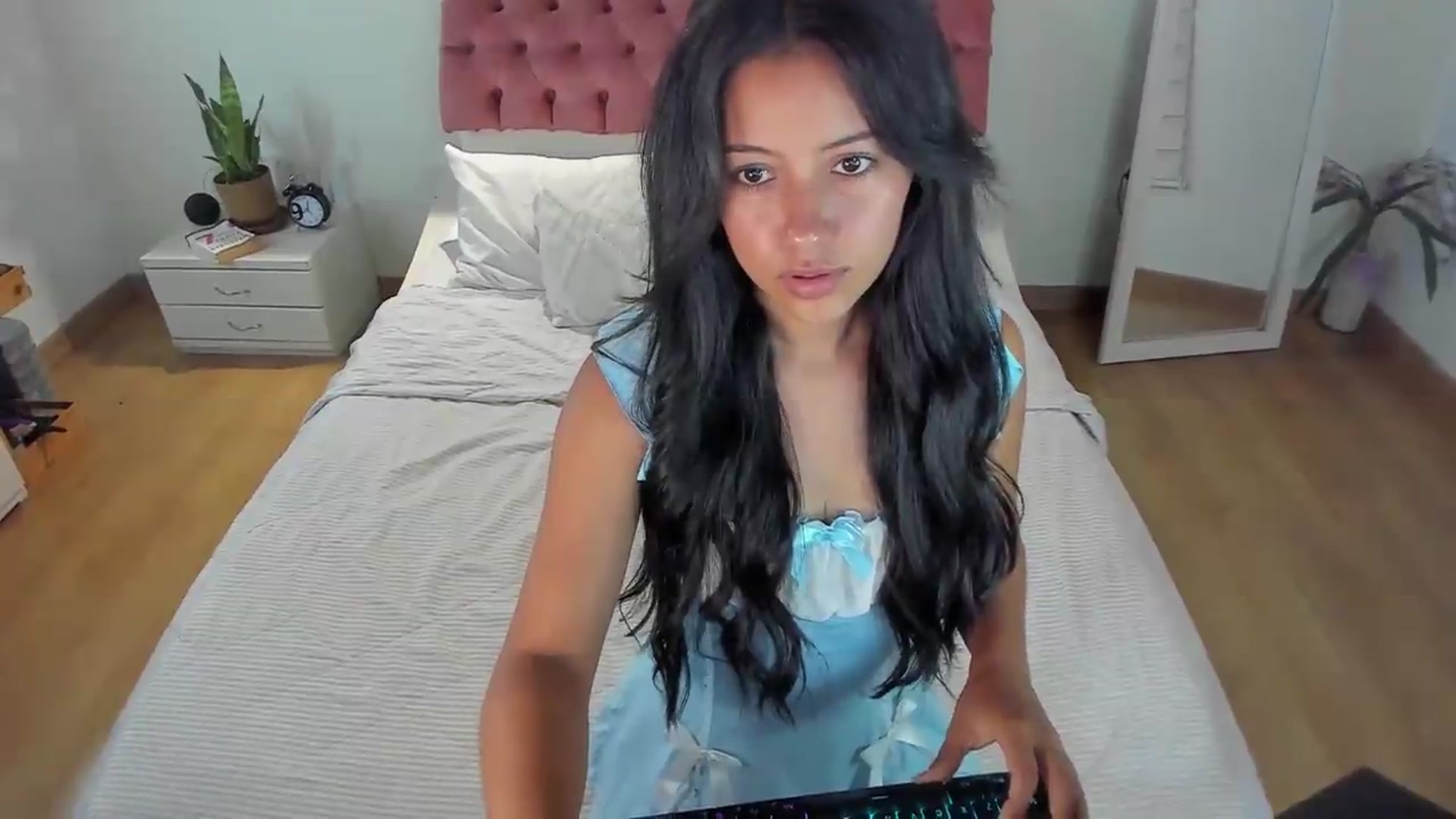 Gallery image thumbnail from ImBella_'s myfreecams stream on, 07/31/2026, 18:46 image 2 of 20