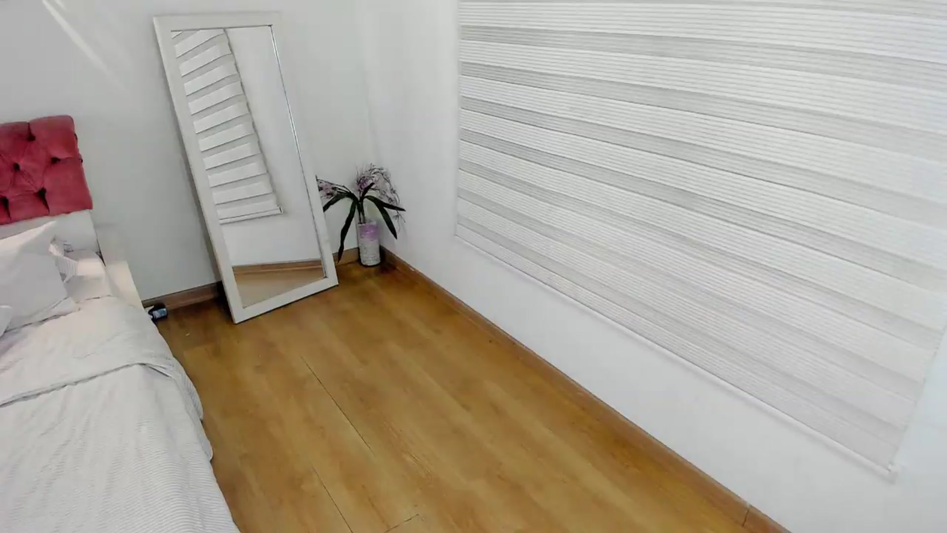 Gallery image thumbnail from ImBella_'s myfreecams stream on, 07/31/2026, 18:46 image 19 of 20