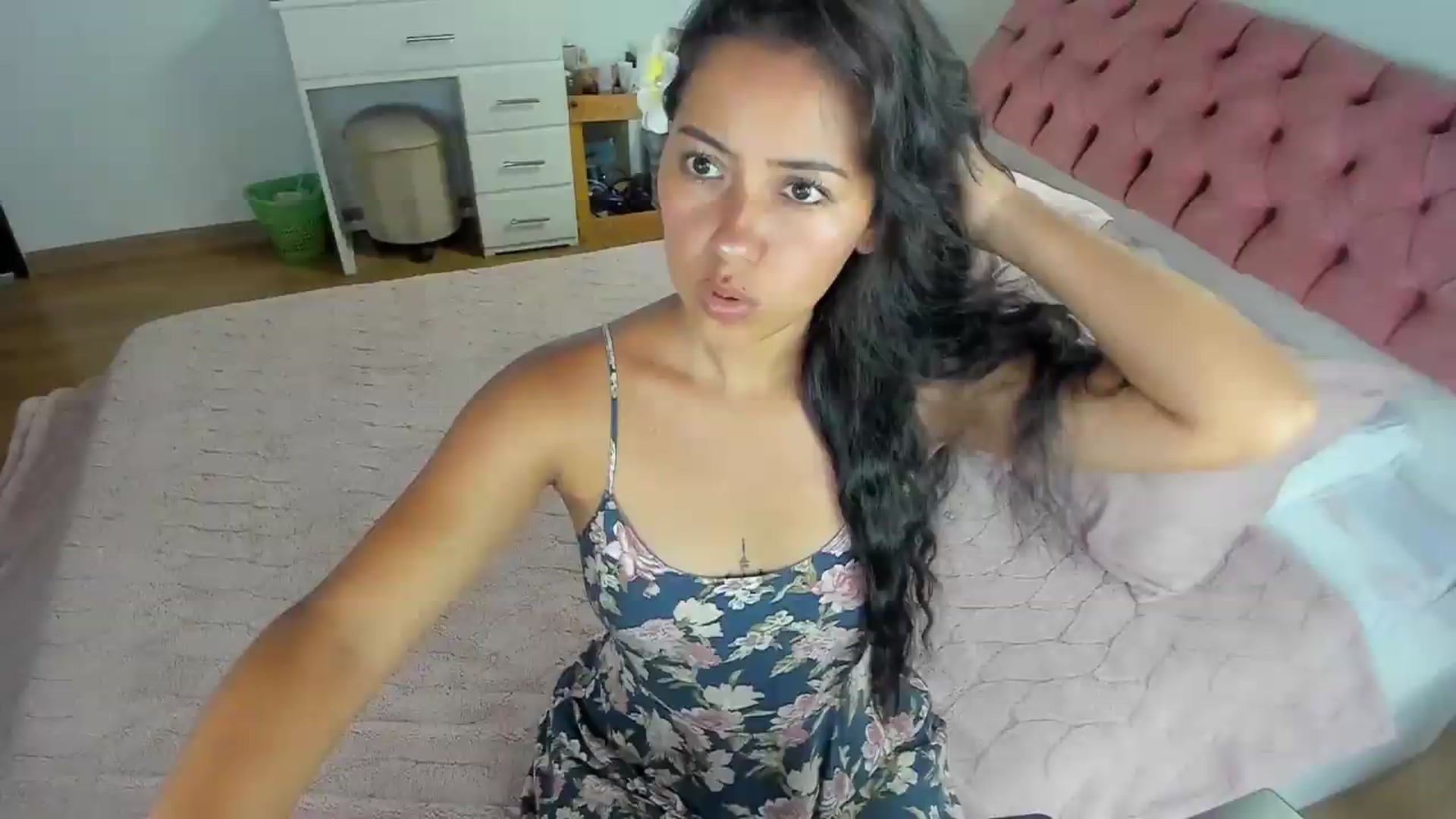 Gallery image thumbnail from ImBella_'s myfreecams stream on, 09/05/2026, 19:51 image 13 of 20