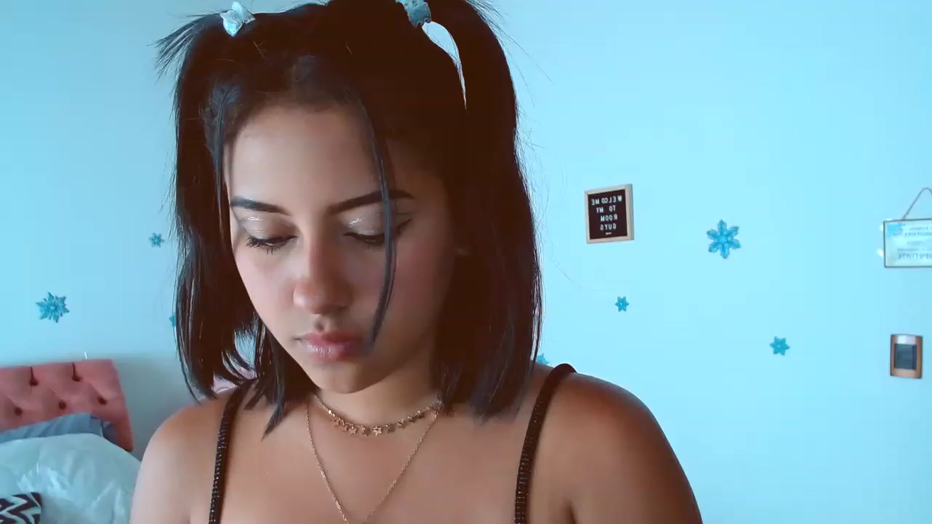 Gallery image thumbnail from ImBella_Sir's myfreecams stream on, 02/01/2023, 18:44 image 12 of 20