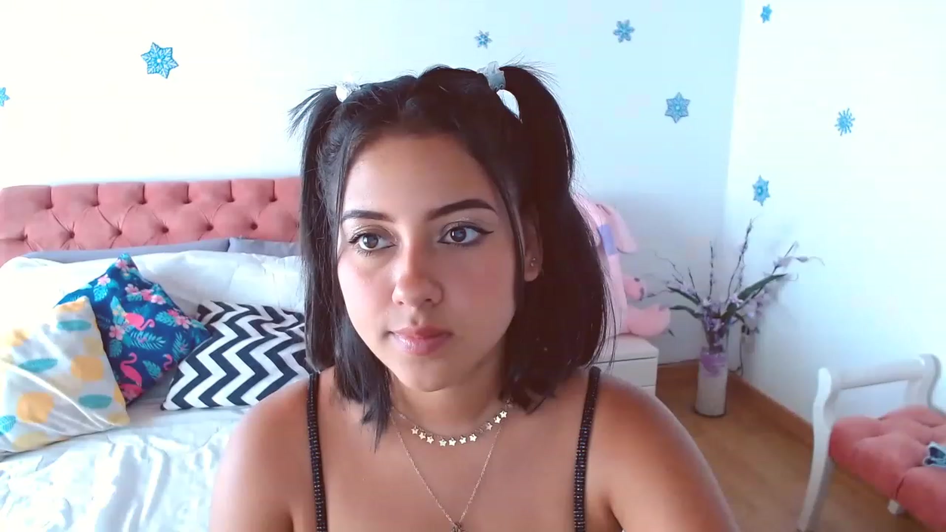 Gallery image thumbnail from ImBella_Sir's myfreecams stream on, 02/01/2023, 18:44 image 16 of 20