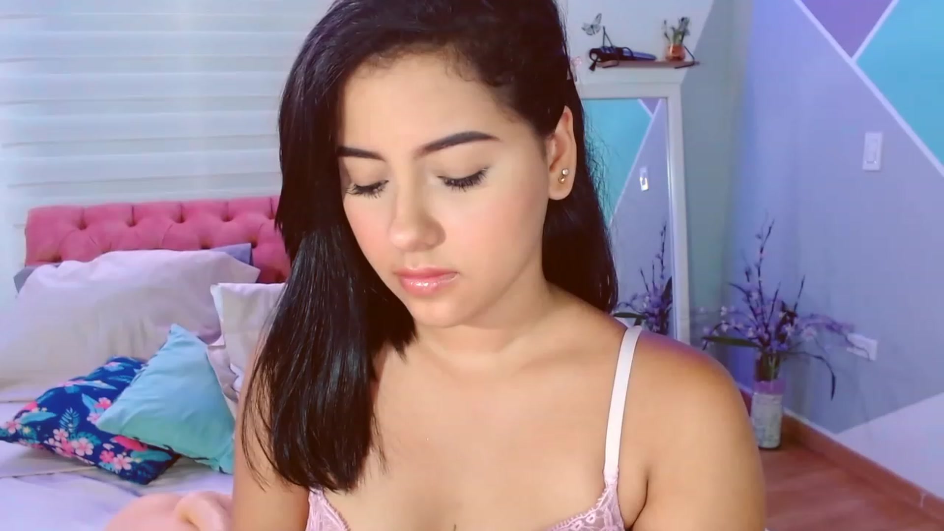 Gallery image thumbnail from ImBella_Sir's myfreecams stream on, 04/07/2023, 18:03 image 18 of 20