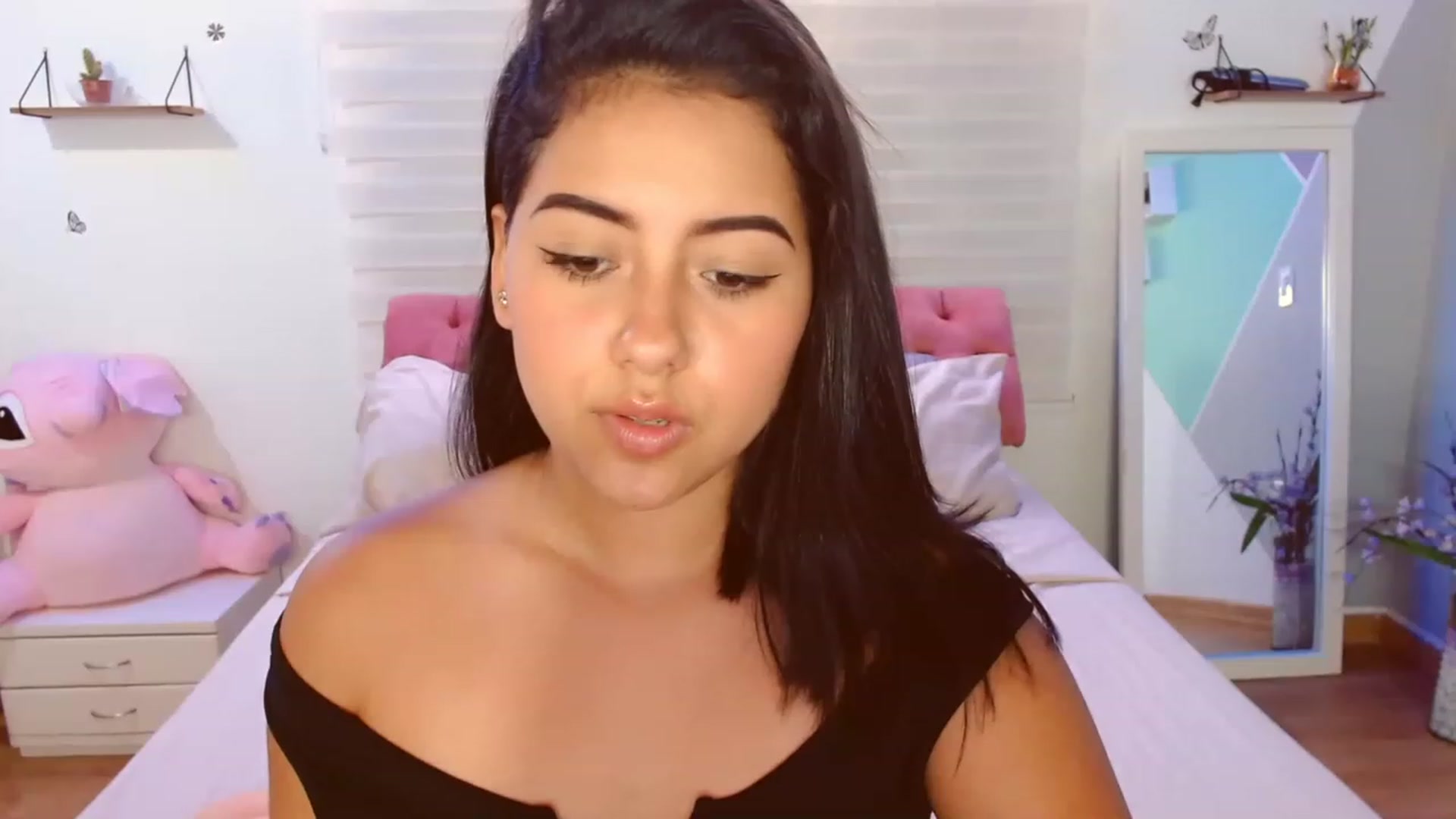 Gallery image thumbnail from ImBella_Sir's myfreecams stream on, 04/14/2023, 17:34 image 10 of 20