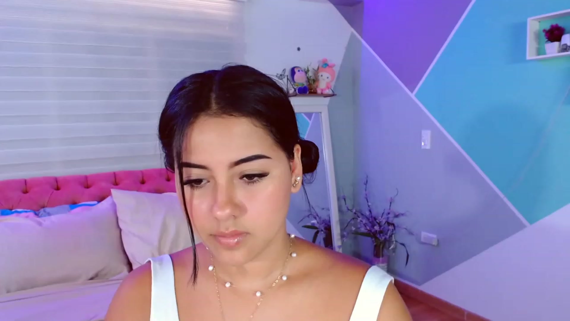 Gallery image thumbnail from ImBella_Sir's myfreecams stream on, 05/28/2023, 17:58 image 13 of 20