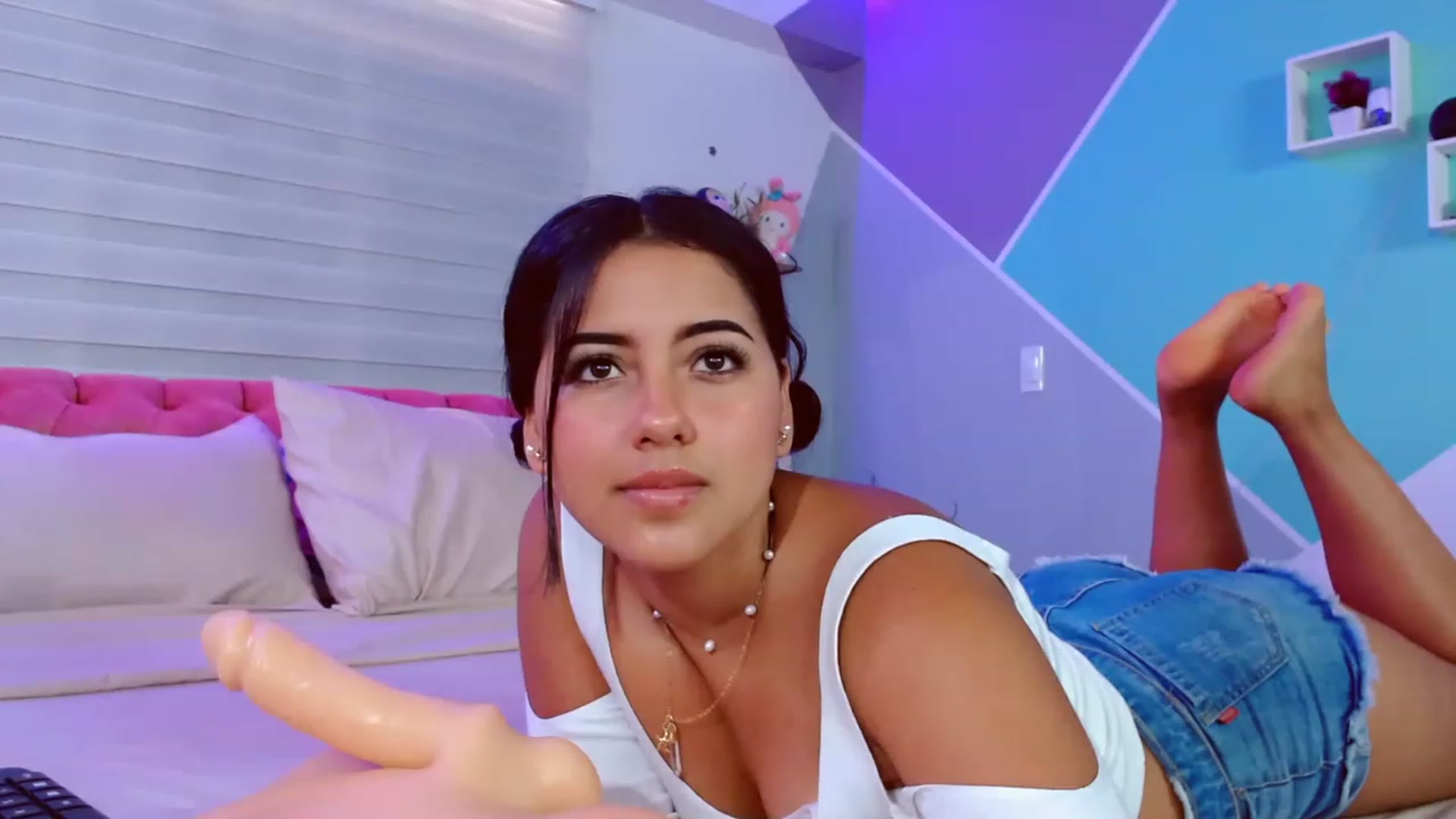 Gallery image thumbnail from ImBella_Sir's myfreecams stream on, 05/28/2023, 17:58 image 12 of 20