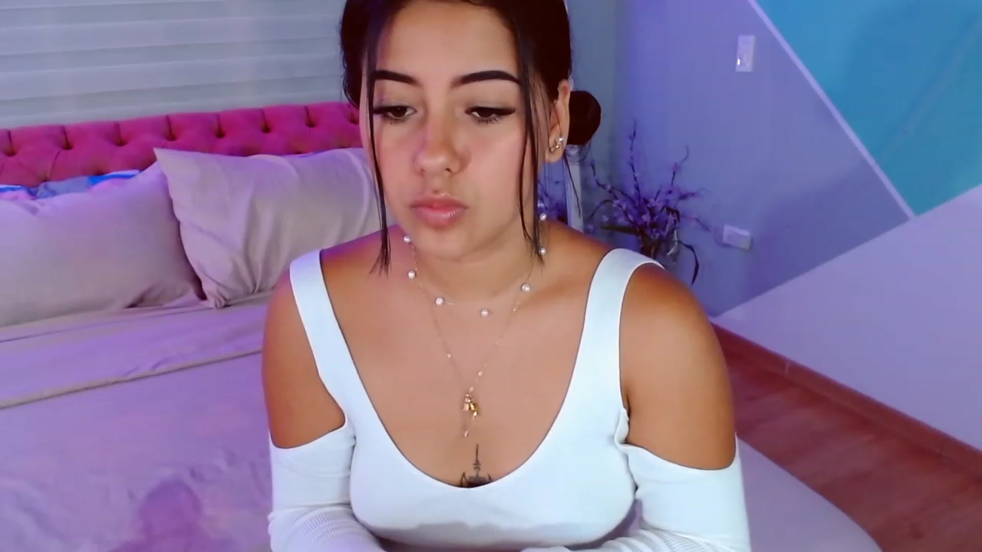 Gallery image thumbnail from ImBella_Sir's myfreecams stream on, 05/28/2023, 17:58 image 18 of 20