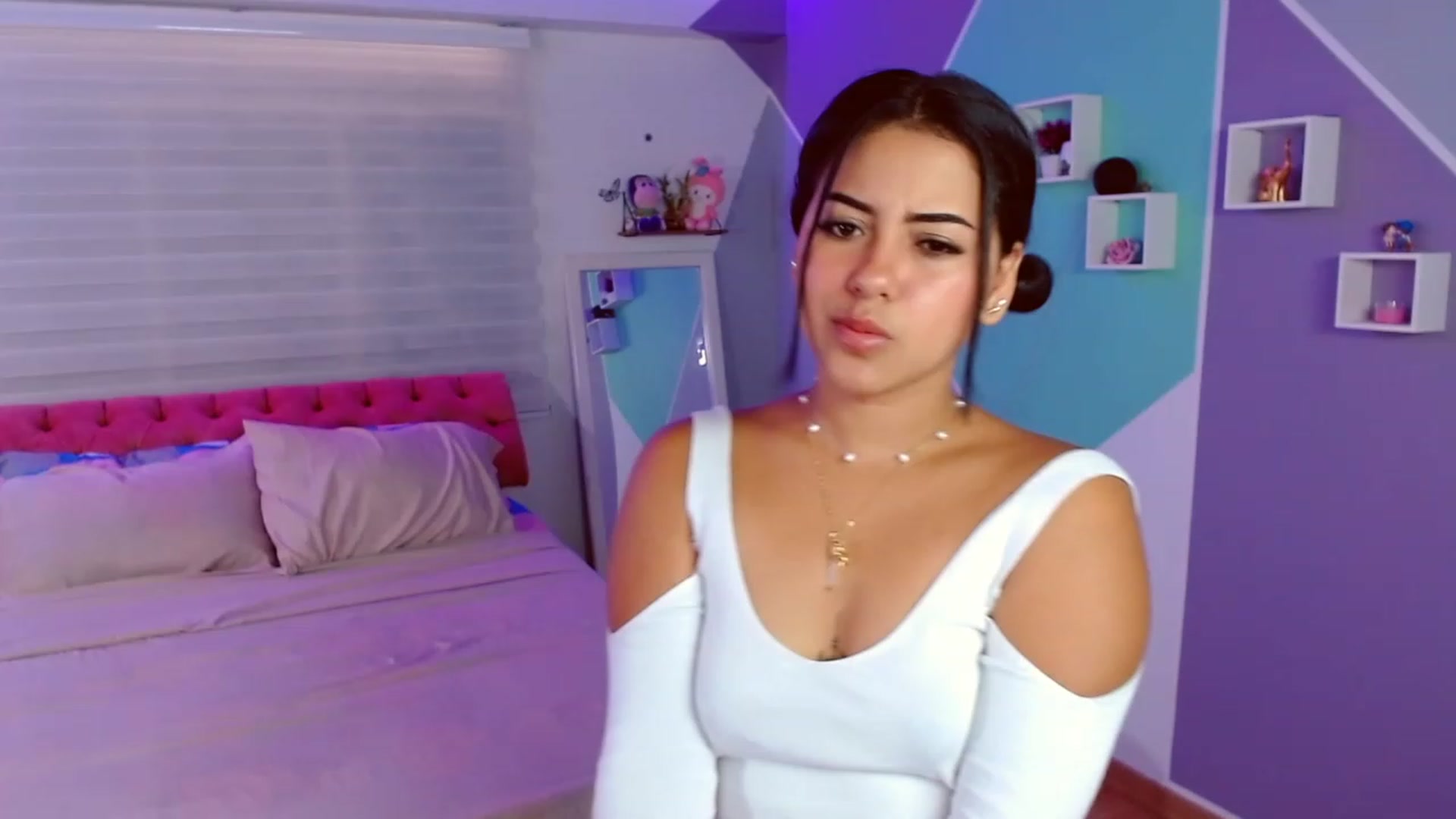 Gallery image thumbnail from ImBella_Sir's myfreecams stream on, 05/28/2023, 17:58 image 4 of 20