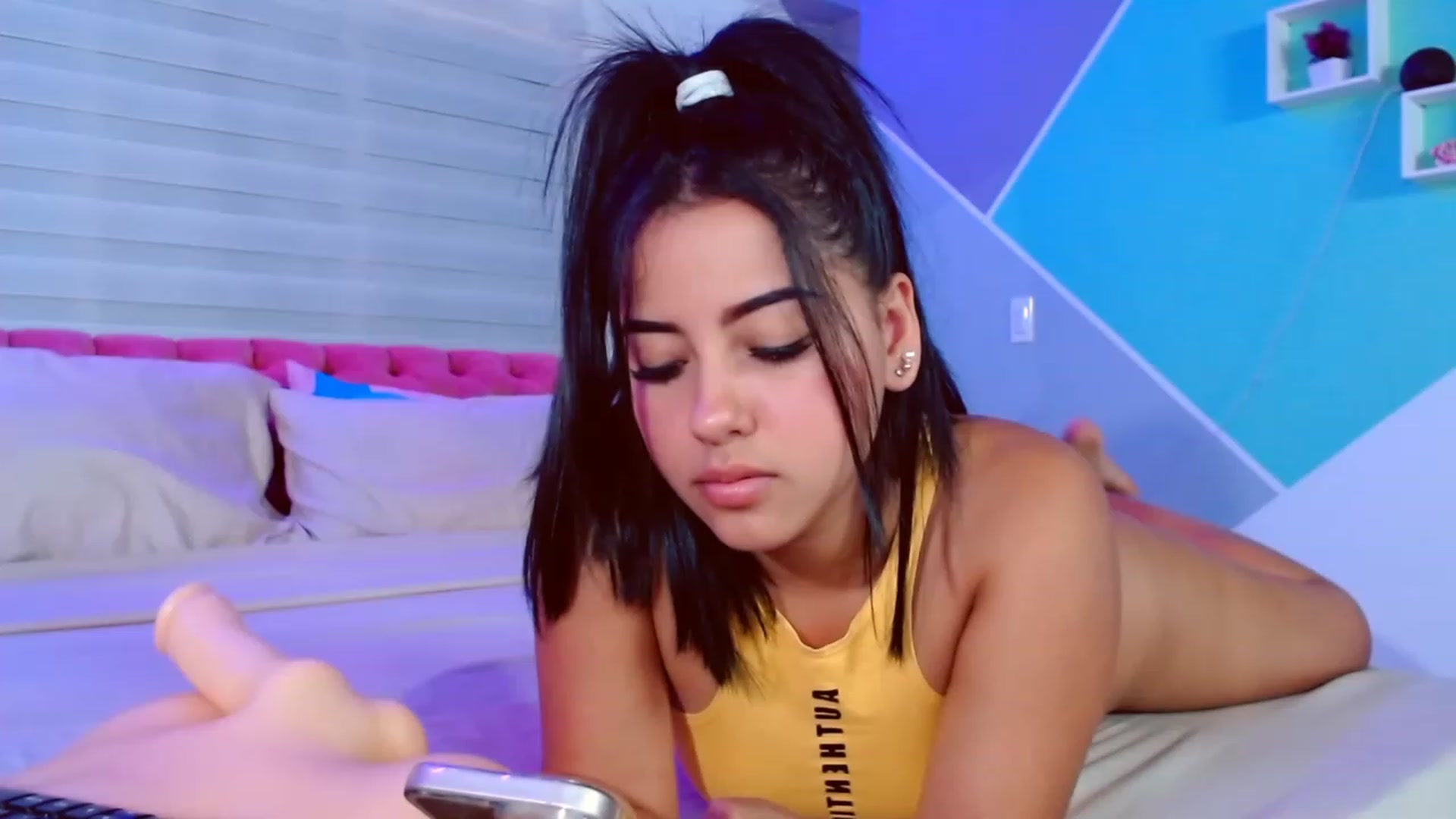 Gallery image thumbnail from ImBella_Sir's myfreecams stream on, 05/30/2023, 18:03 image 20 of 20
