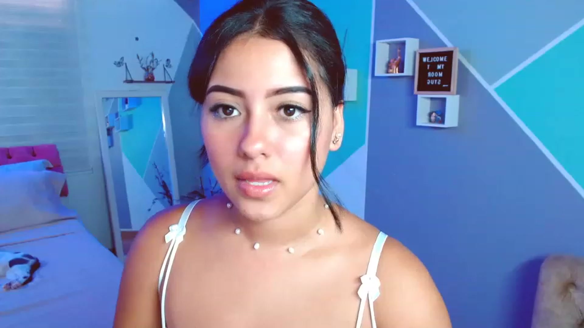 Gallery image thumbnail from ImBella_Sir's myfreecams stream on, 07/18/2023, 17:37 image 10 of 20