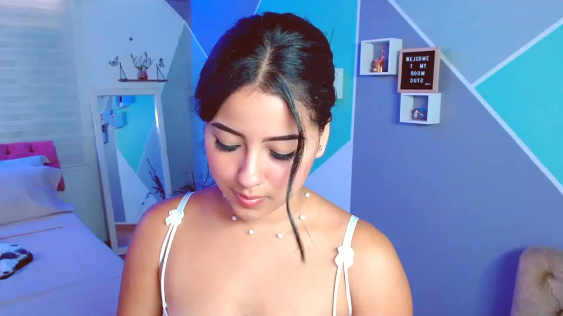 Gallery image thumbnail from ImBella_Sir's myfreecams stream on, 07/18/2023, 17:37 image 1 of 20