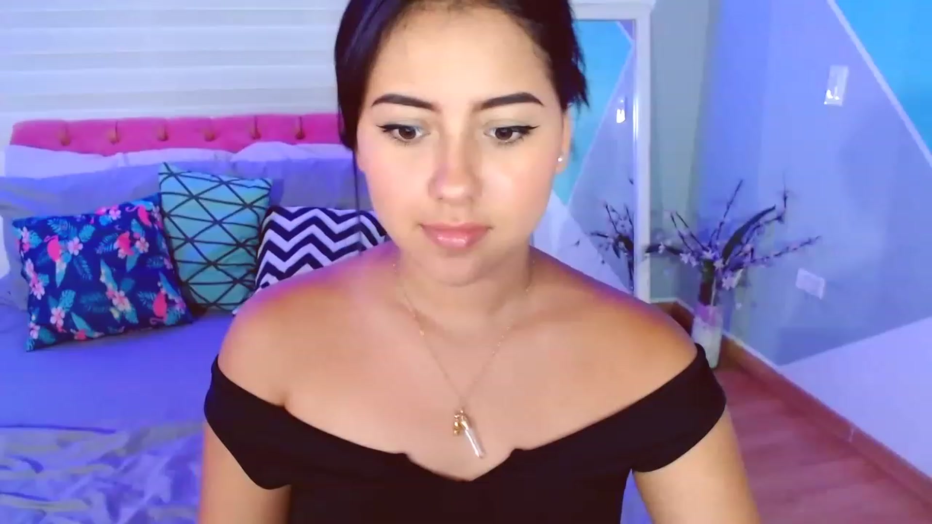 Gallery image thumbnail from ImBella_Sir's myfreecams stream on, 08/15/2023, 18:18 image 2 of 20