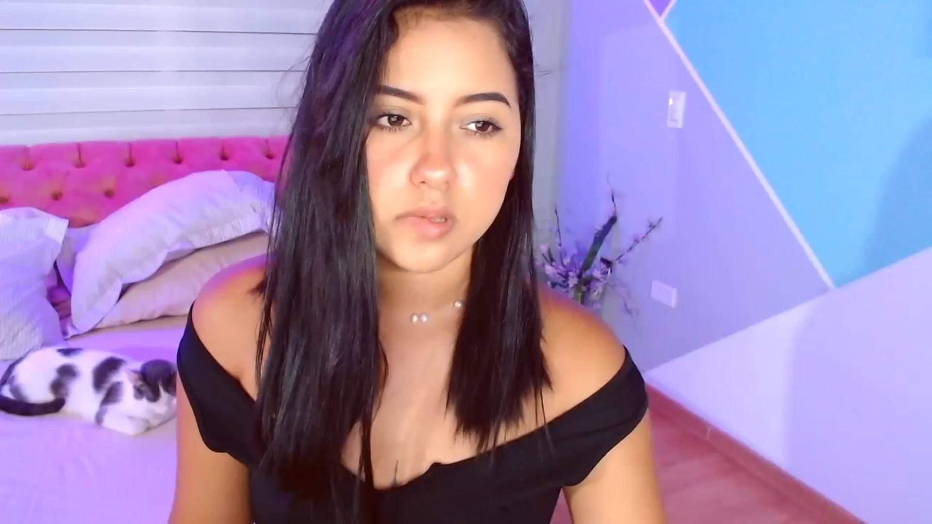 Gallery image thumbnail from ImBella_Sir's myfreecams stream on, 09/09/2023, 17:27 image 6 of 20