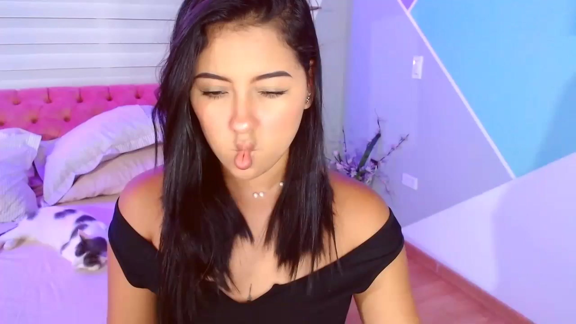 Gallery image thumbnail from ImBella_Sir's myfreecams stream on, 09/09/2023, 17:27 image 5 of 20