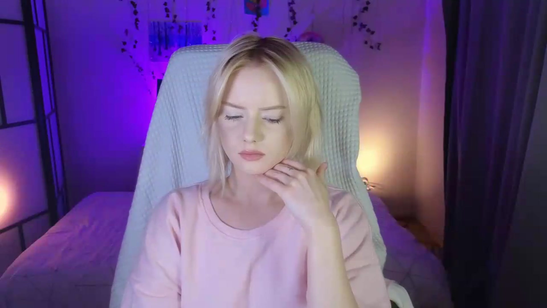Gallery image thumbnail from ImBonBon's myfreecams stream on, 08/17/2026, 23:53 image 12 of 20