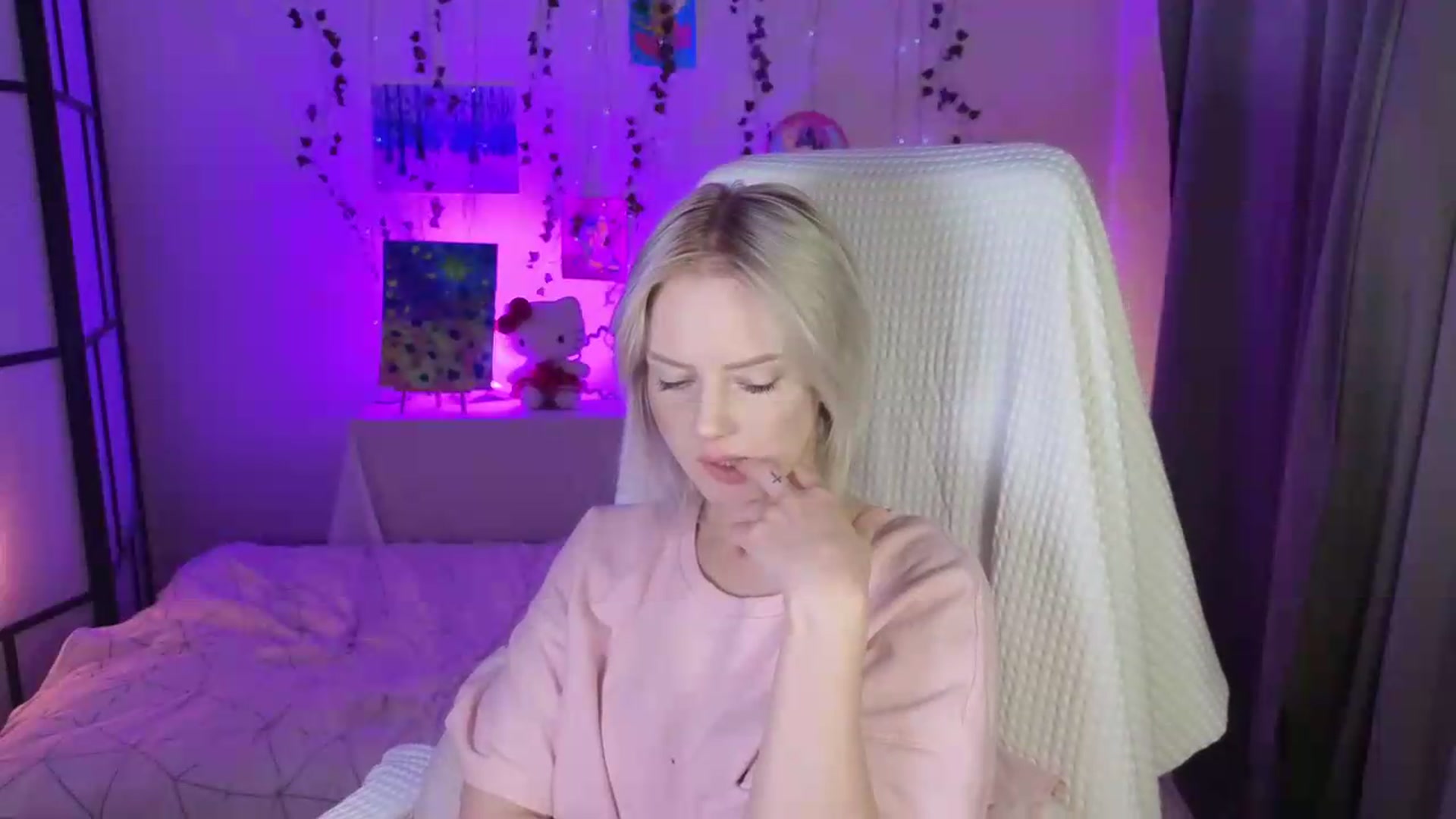Gallery image thumbnail from ImBonBon's myfreecams stream on, 08/19/2026, 02:37 image 16 of 20