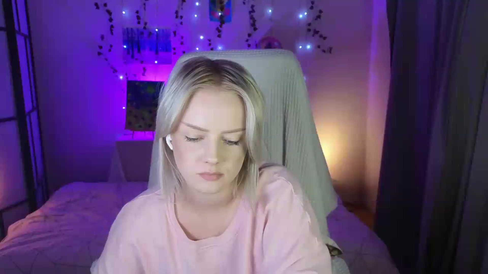 Gallery image thumbnail from ImBonBon's myfreecams stream on, 08/19/2026, 02:37 image 6 of 20