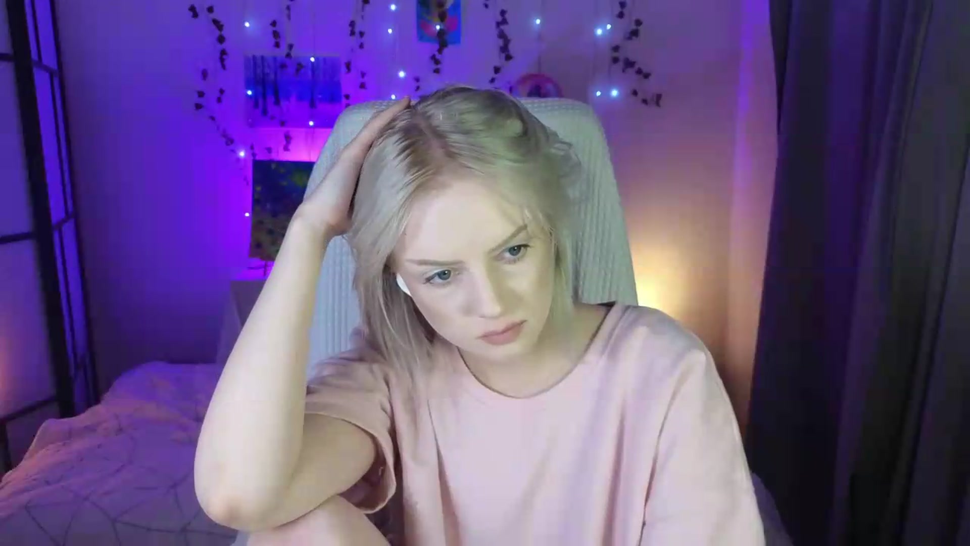Gallery image thumbnail from ImBonBon's myfreecams stream on, 08/19/2026, 02:37 image 13 of 20