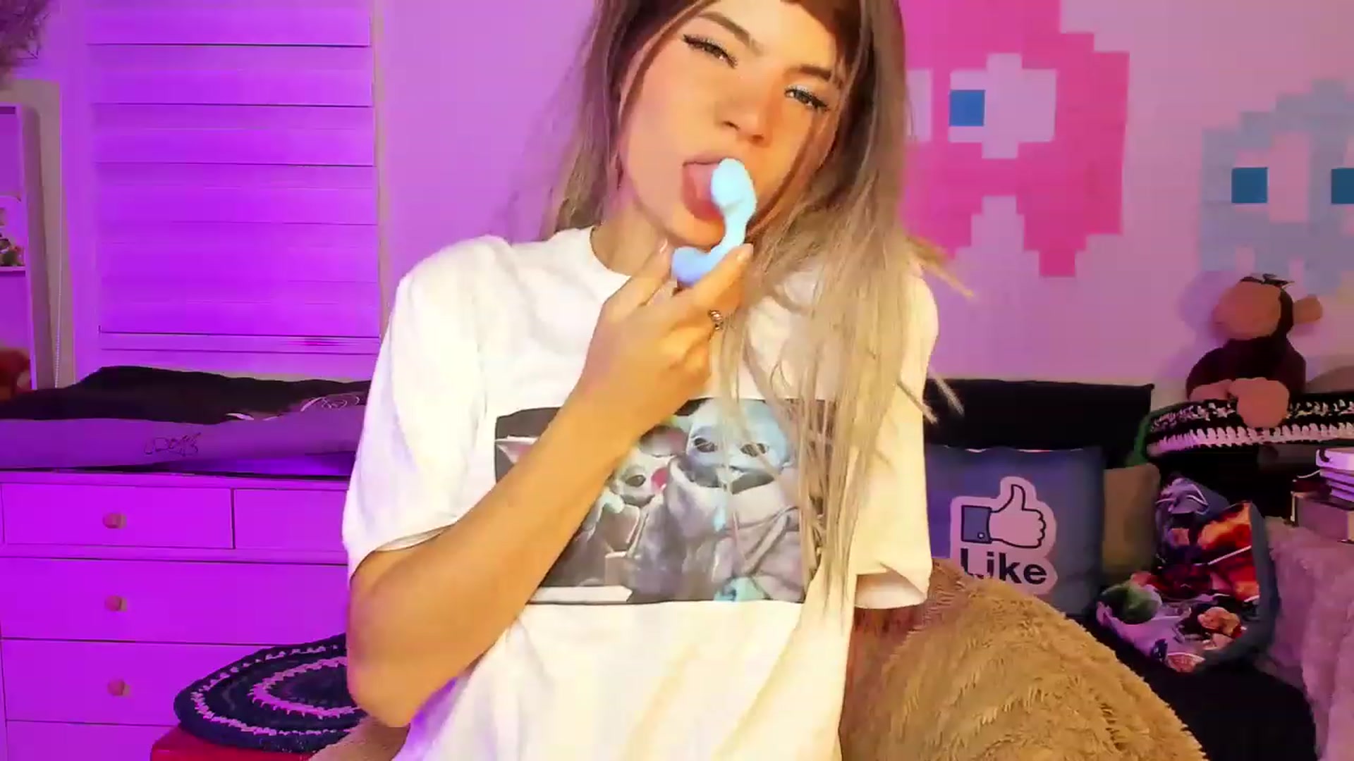 Gallery image thumbnail from ImFreedom's myfreecams stream on, 08/03/2023, 02:08 image 15 of 20