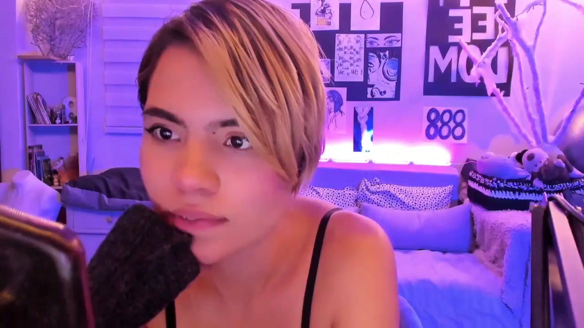 Gallery image thumbnail from ImFreedom's myfreecams stream on, 03/19/2024, 02:07 image 12 of 20
