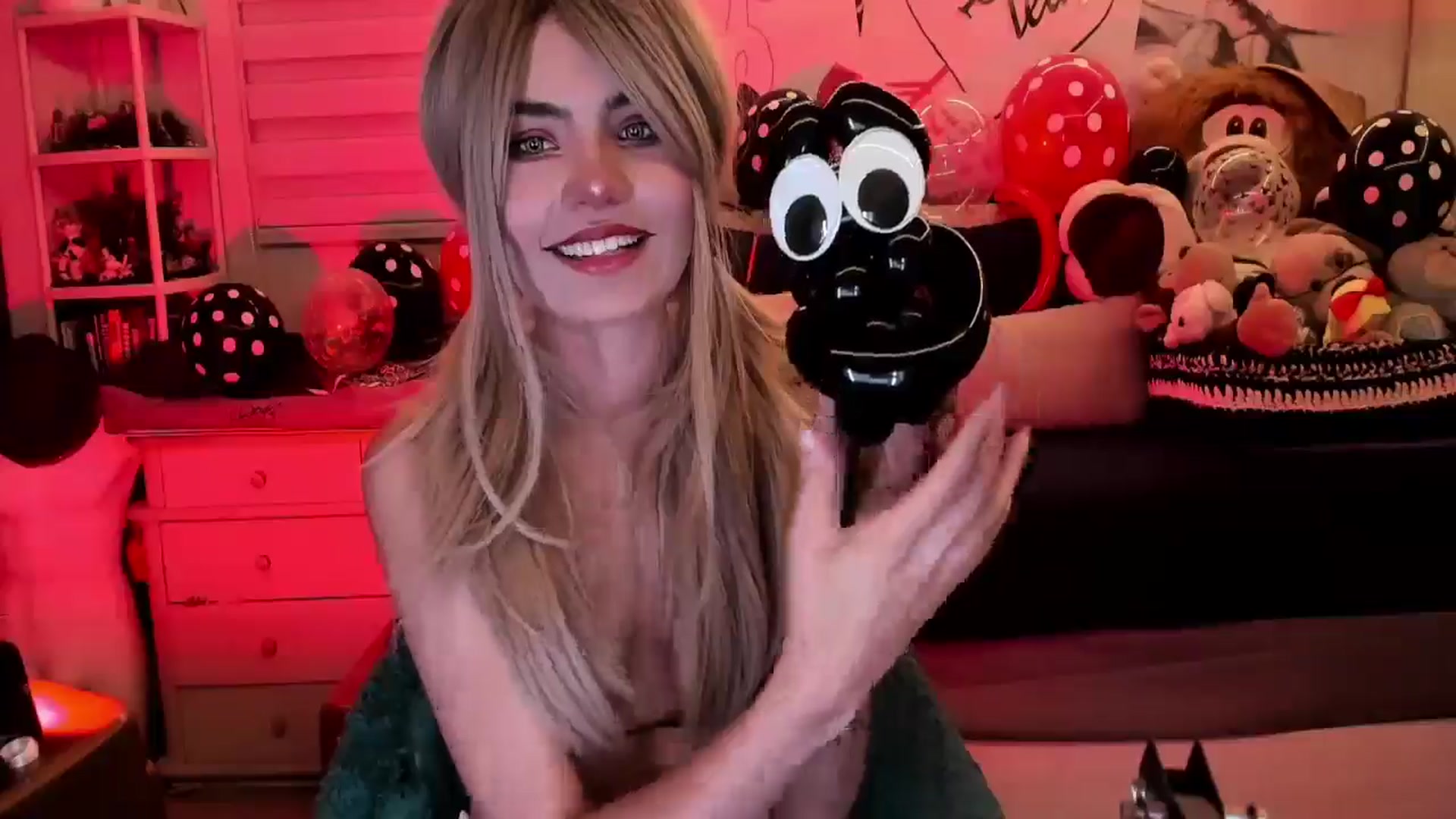 Gallery image thumbnail from ImFreedom's myfreecams stream on, 08/19/2025, 01:50 image 16 of 20