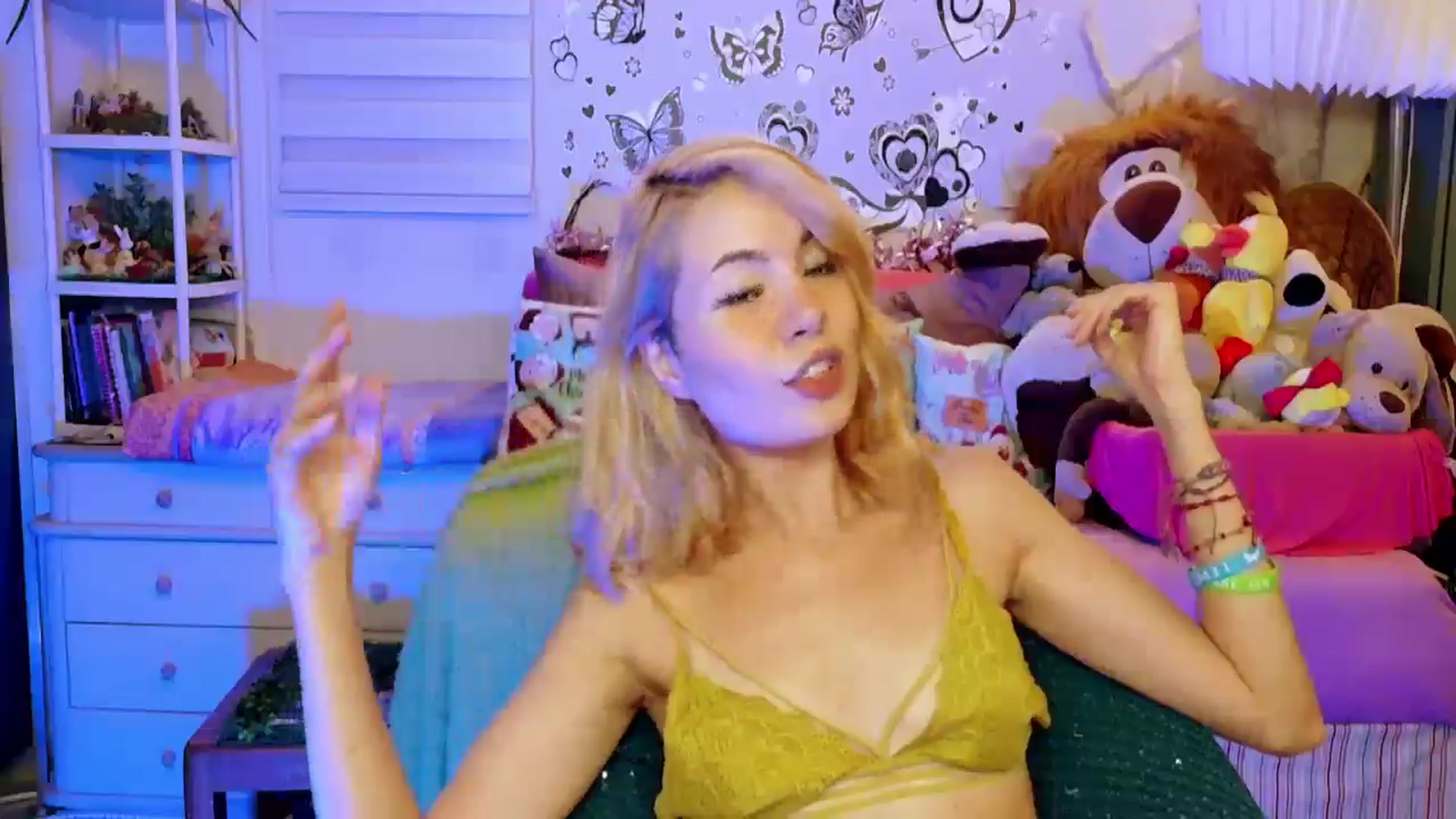Gallery image thumbnail from ImFreedom's myfreecams stream on, 12/28/2025, 01:02 image 18 of 20