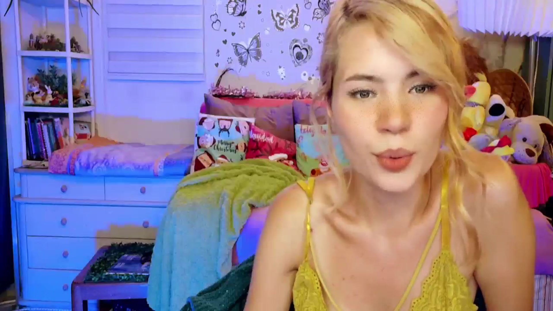 Gallery image thumbnail from ImFreedom's myfreecams stream on, 12/28/2025, 01:02 image 6 of 20