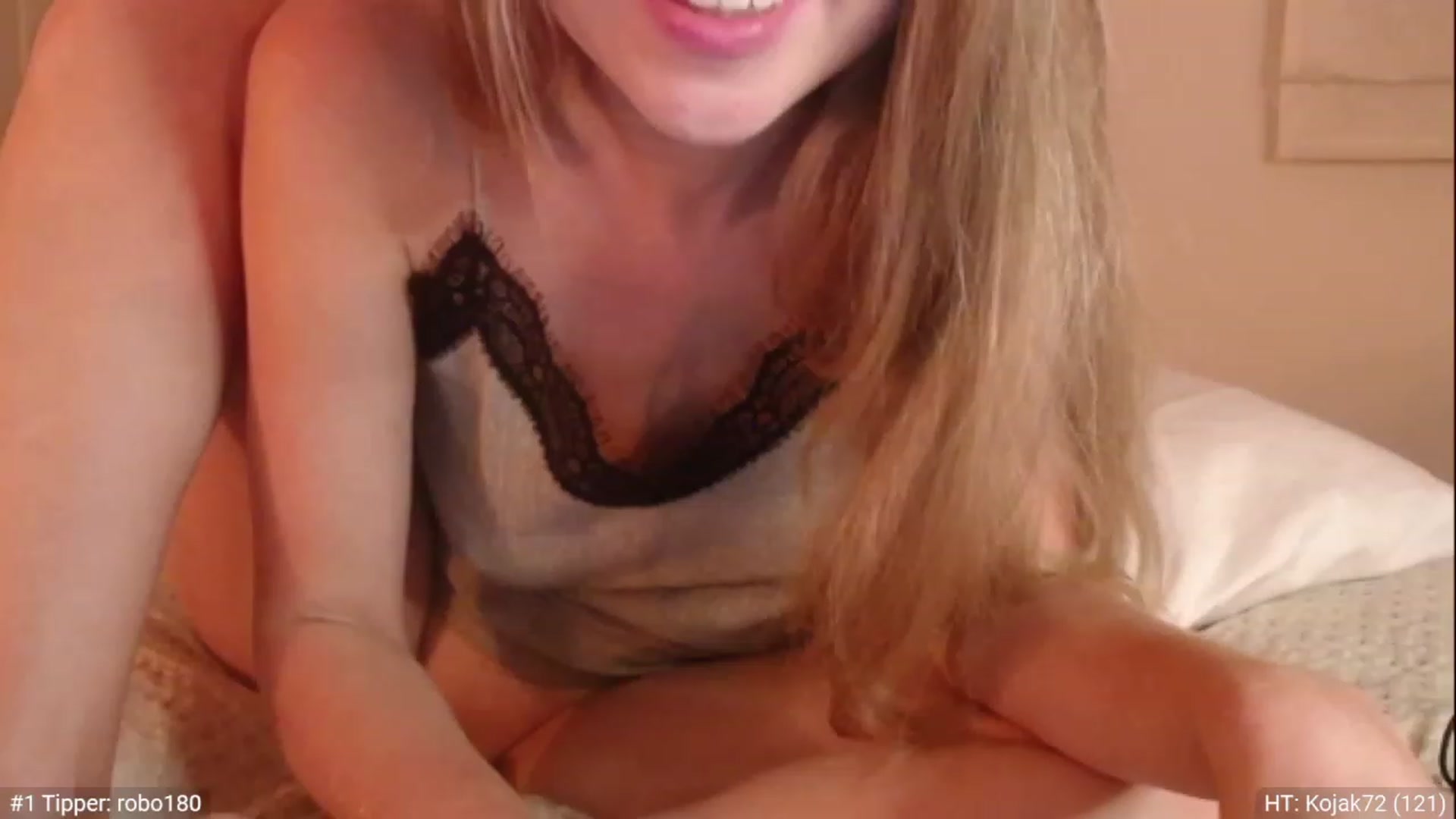Gallery image thumbnail from ImKeira's myfreecams stream on, 12/28/2022, 18:59 image 4 of 20