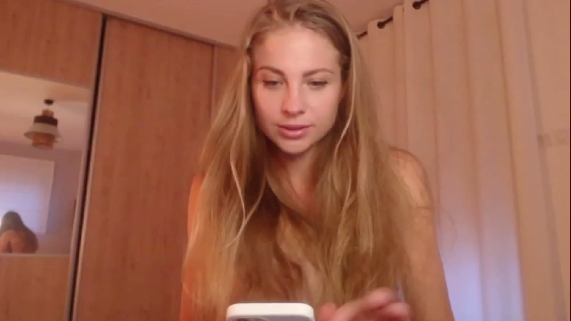 Gallery image thumbnail from ImKeira's myfreecams stream on, 12/29/2022, 16:47 image 4 of 20