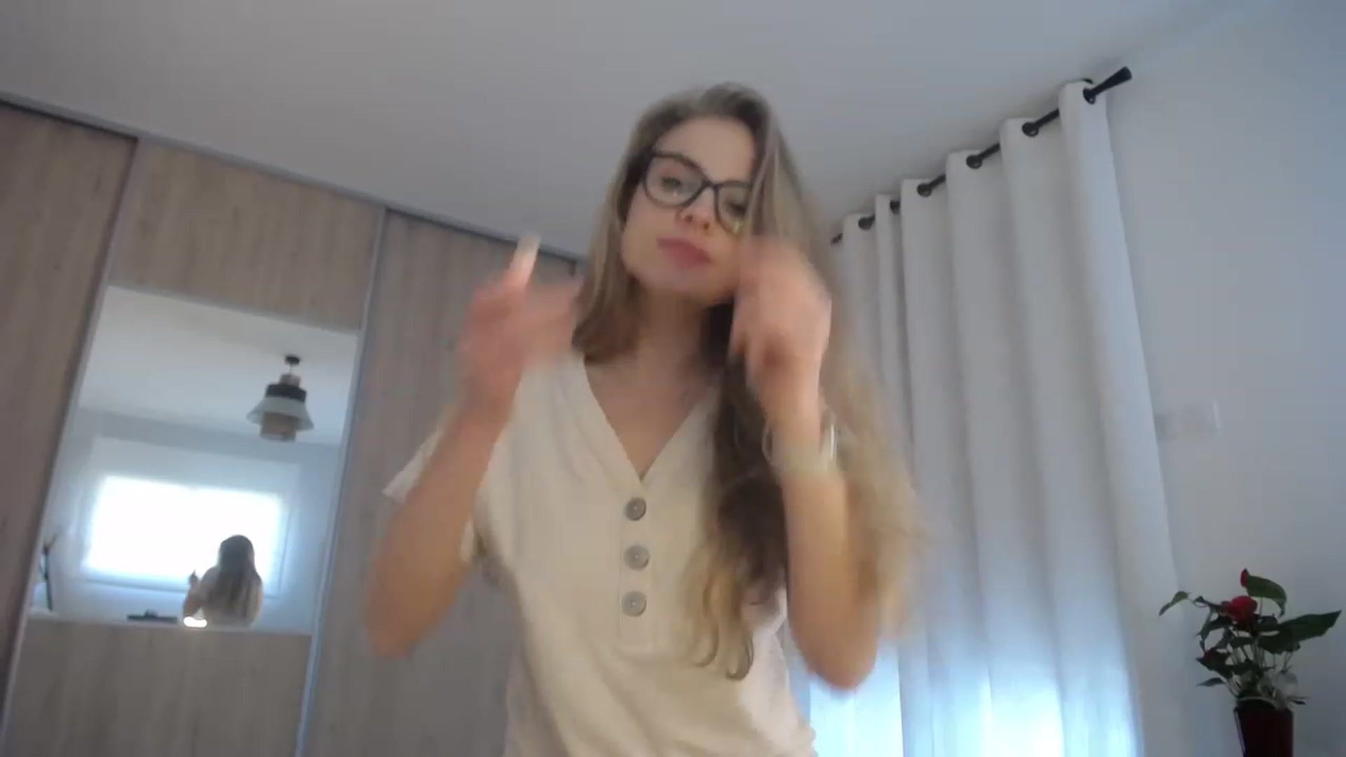 Gallery image thumbnail from ImKeira's myfreecams stream on, 02/03/2023, 16:44 image 7 of 20