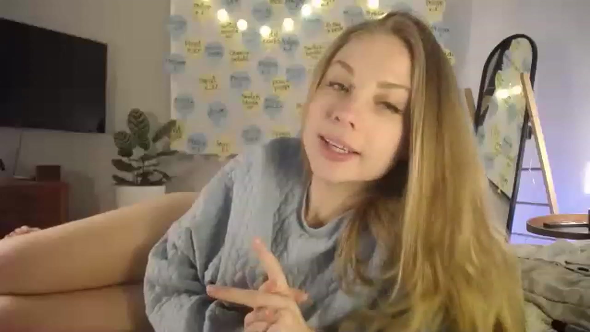 Gallery image thumbnail from ImKeira's myfreecams stream on, 03/18/2023, 18:08 image 19 of 20