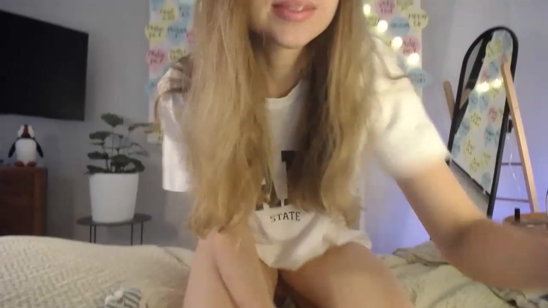 Gallery image thumbnail from ImKeira's myfreecams stream on, 03/23/2023, 17:10 image 20 of 20