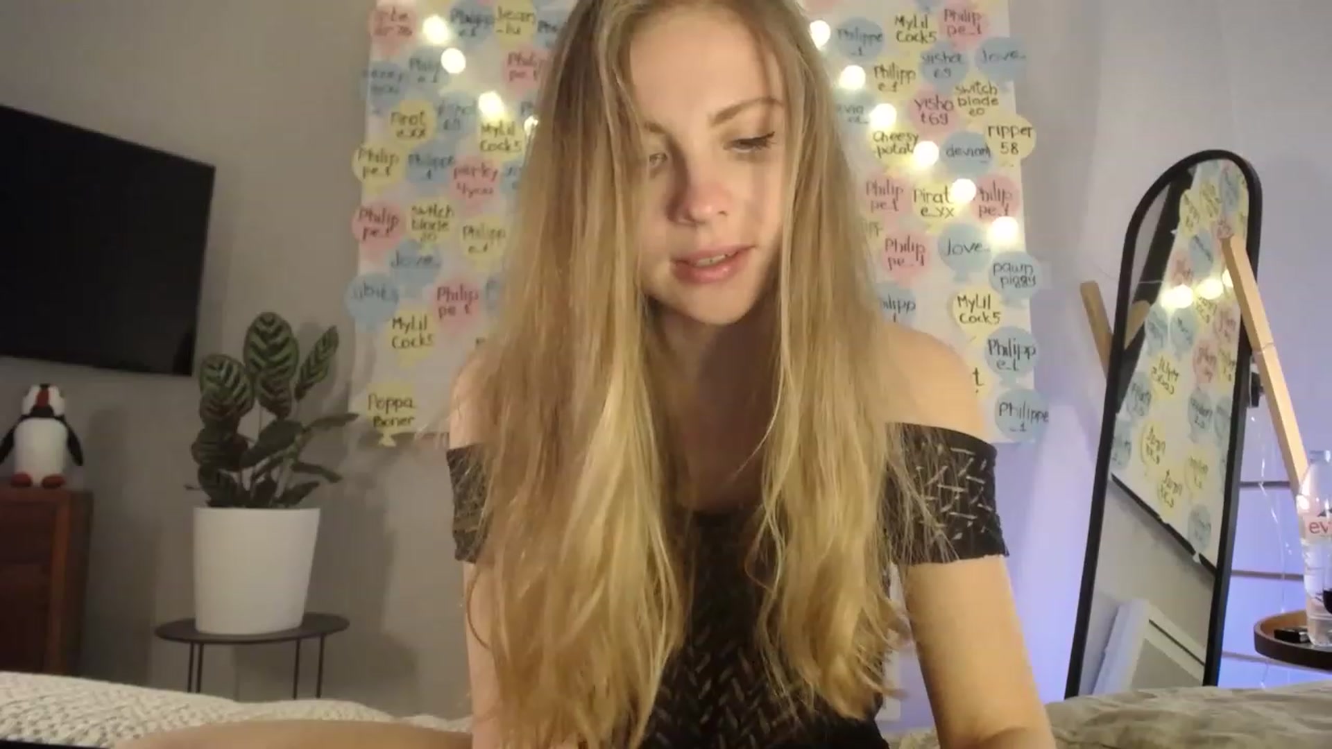 Gallery image thumbnail from ImKeira's myfreecams stream on, 03/23/2023, 19:41 image 9 of 20