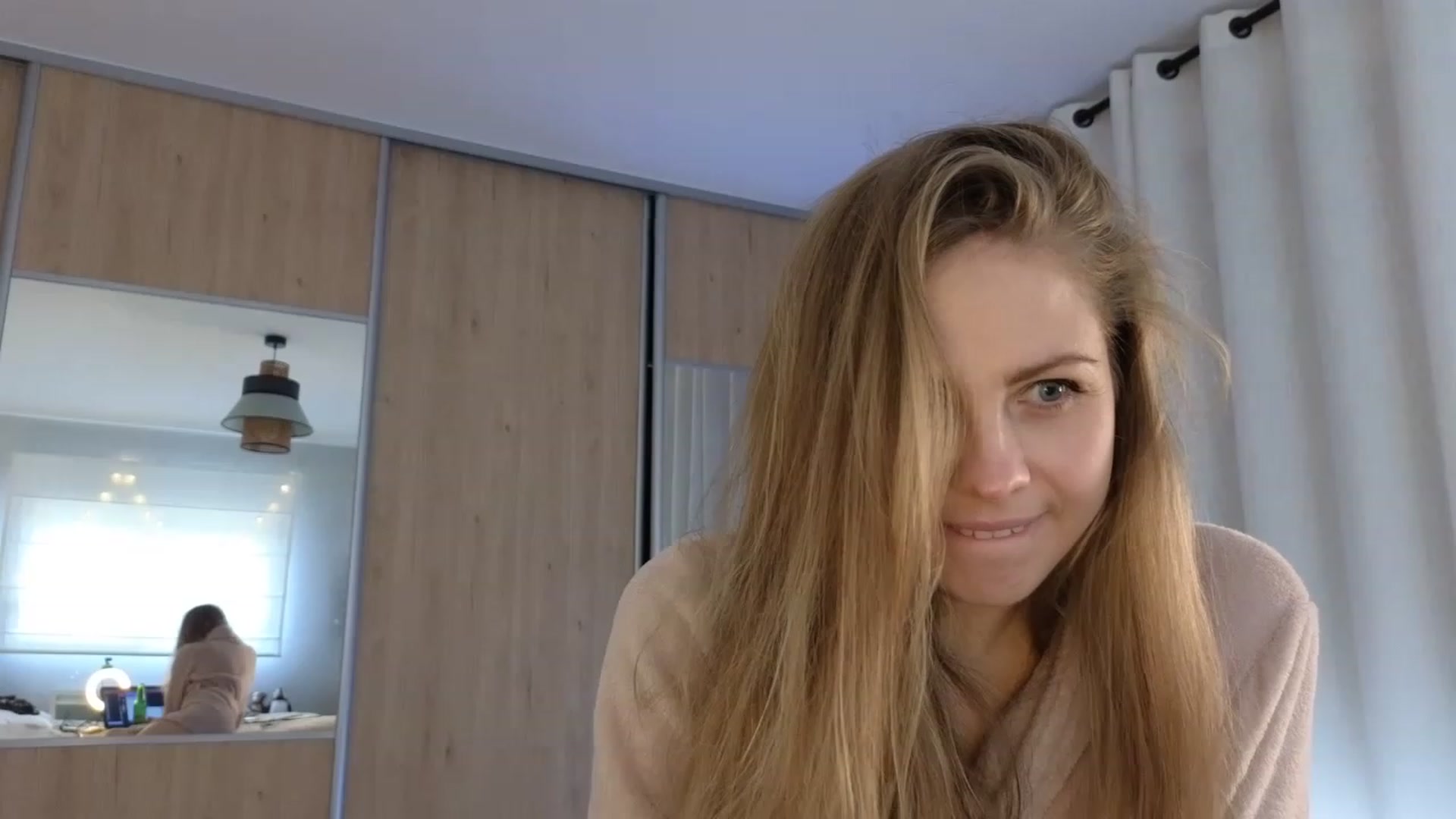 Gallery image thumbnail from ImKeira's myfreecams stream on, 04/12/2023, 15:02 image 16 of 20