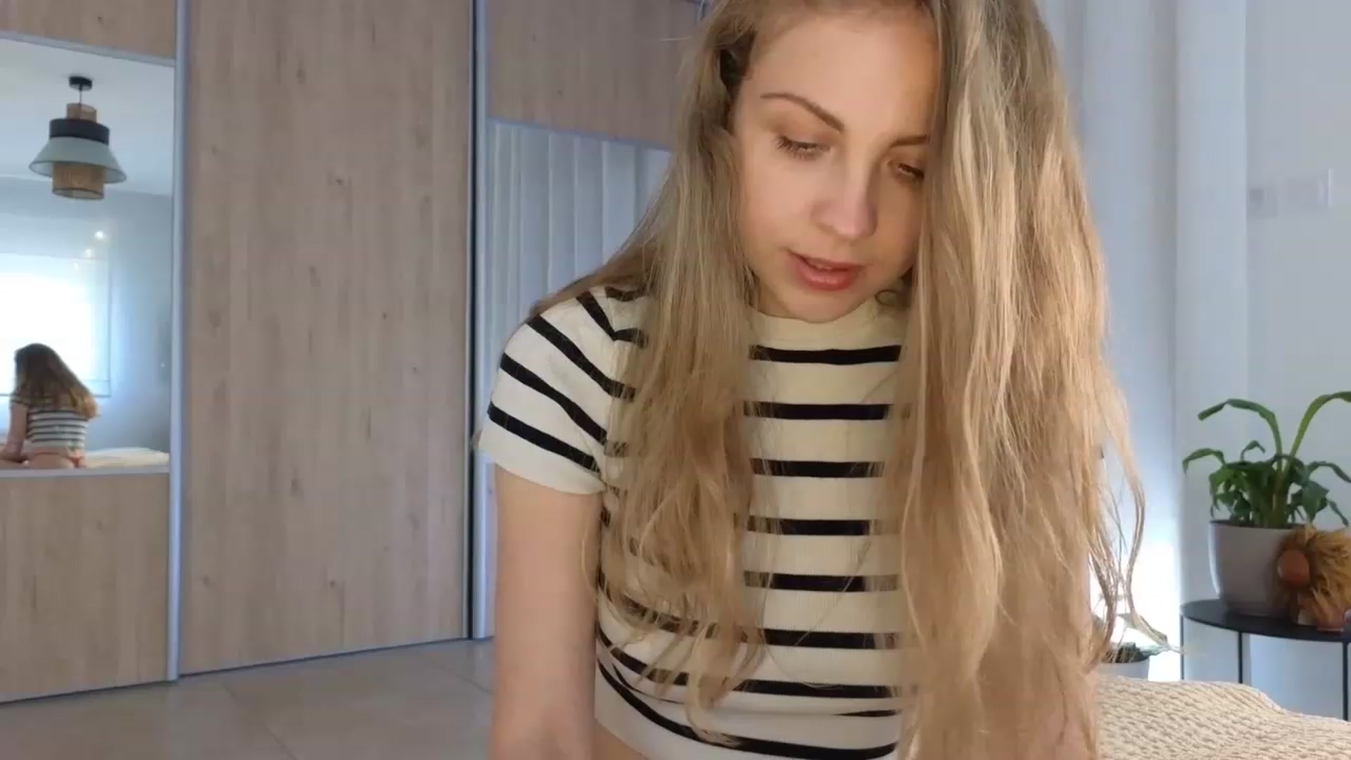 Gallery image thumbnail from ImKeira's myfreecams stream on, 04/28/2023, 18:15 image 7 of 20