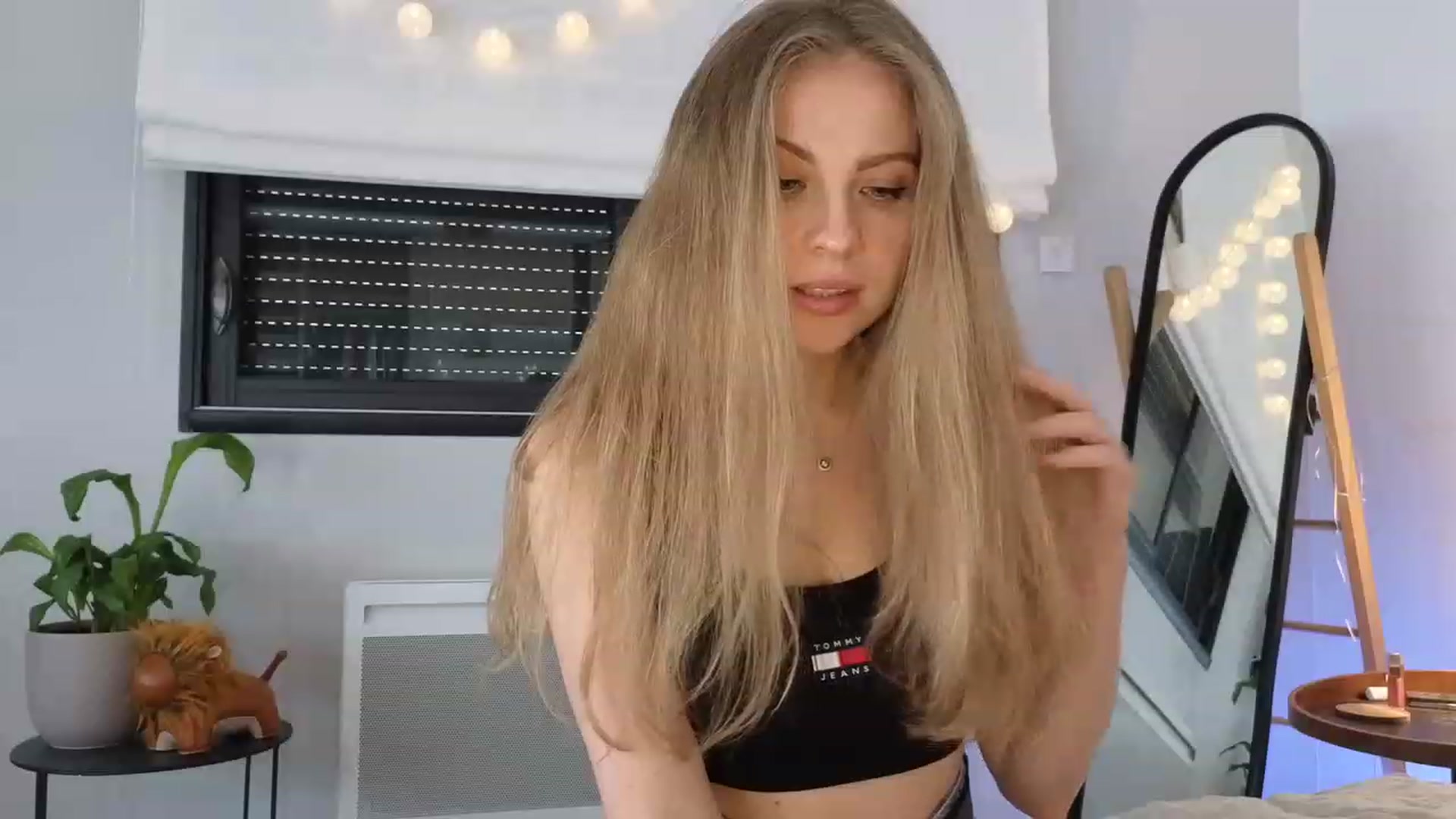 Gallery image thumbnail from ImKeira's myfreecams stream on, 05/08/2023, 15:00 image 18 of 20