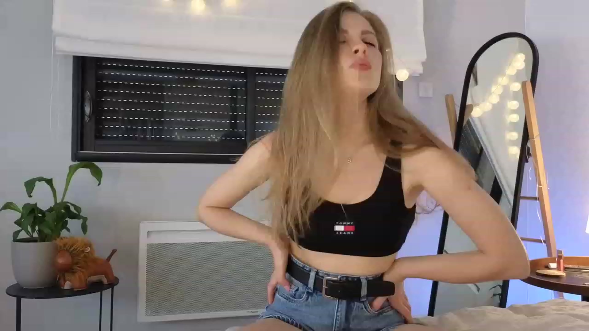Gallery image thumbnail from ImKeira's myfreecams stream on, 05/08/2023, 15:25 image 3 of 20
